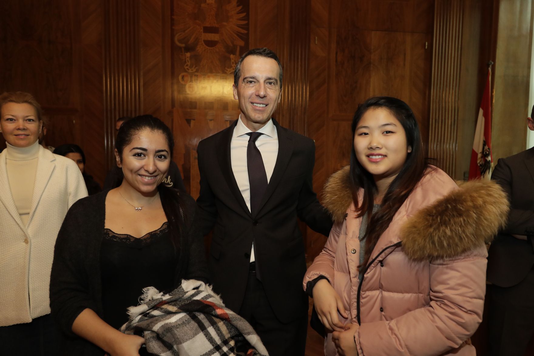 Am 26. Oktober 2016 empfing Bundeskanzler Christian Kern im Rahmen des Nationalfeiertages Besucherinnen und Besucher im Bundeskanzleramt.