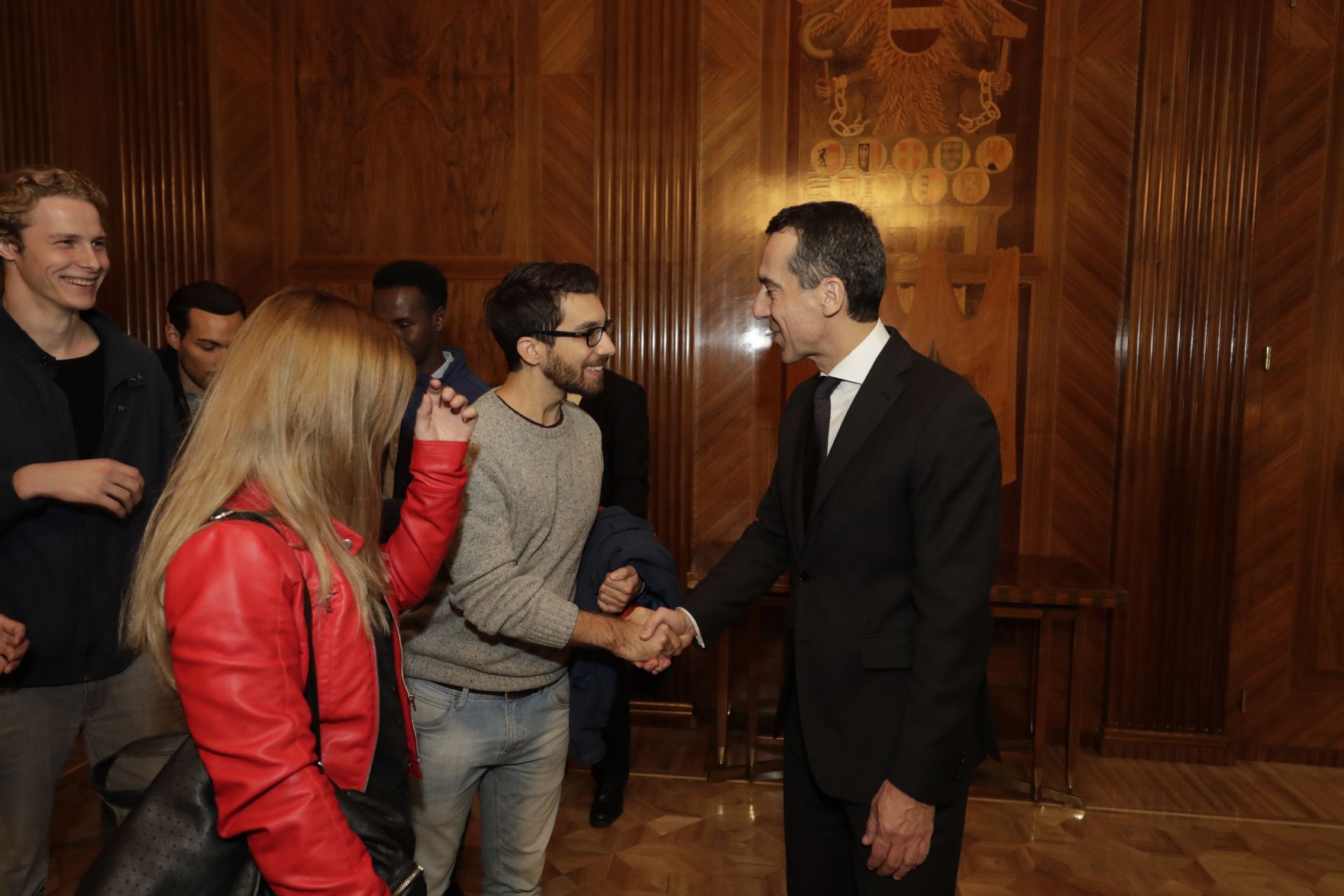 Am 26. Oktober 2016 empfing Bundeskanzler Christian Kern im Rahmen des Nationalfeiertages Besucherinnen und Besucher im Bundeskanzleramt.