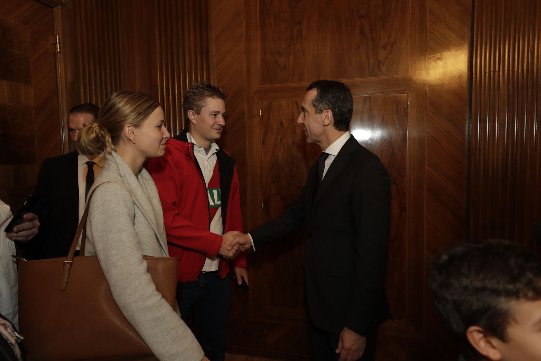 Am 26. Oktober 2016 empfing Bundeskanzler Christian Kern im Rahmen des Nationalfeiertages Besucherinnen und Besucher im Bundeskanzleramt.