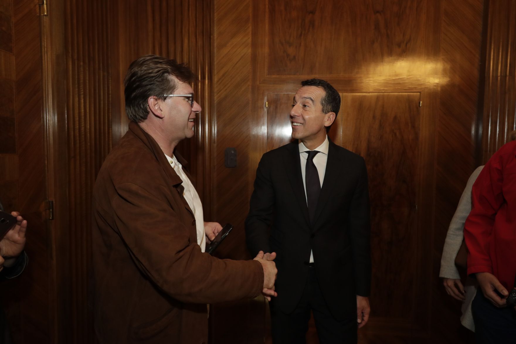 Am 26. Oktober 2016 empfing Bundeskanzler Christian Kern im Rahmen des Nationalfeiertages Besucherinnen und Besucher im Bundeskanzleramt.