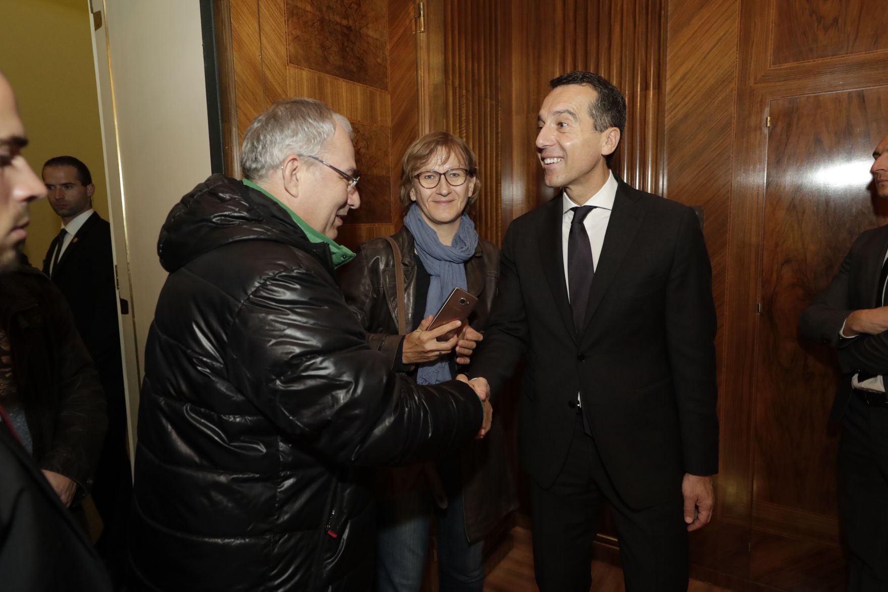 Am 26. Oktober 2016 empfing Bundeskanzler Christian Kern im Rahmen des Nationalfeiertages Besucherinnen und Besucher im Bundeskanzleramt.