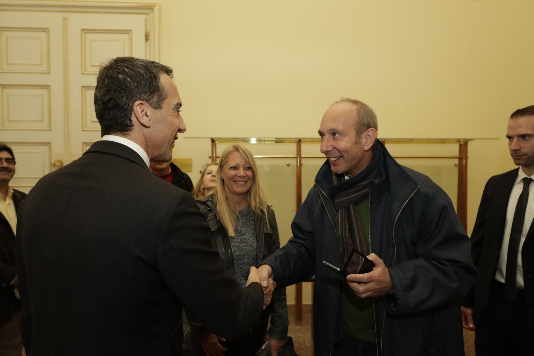 Am 26. Oktober 2016 empfing Bundeskanzler Christian Kern im Rahmen des Nationalfeiertages Besucherinnen und Besucher im Bundeskanzleramt.
