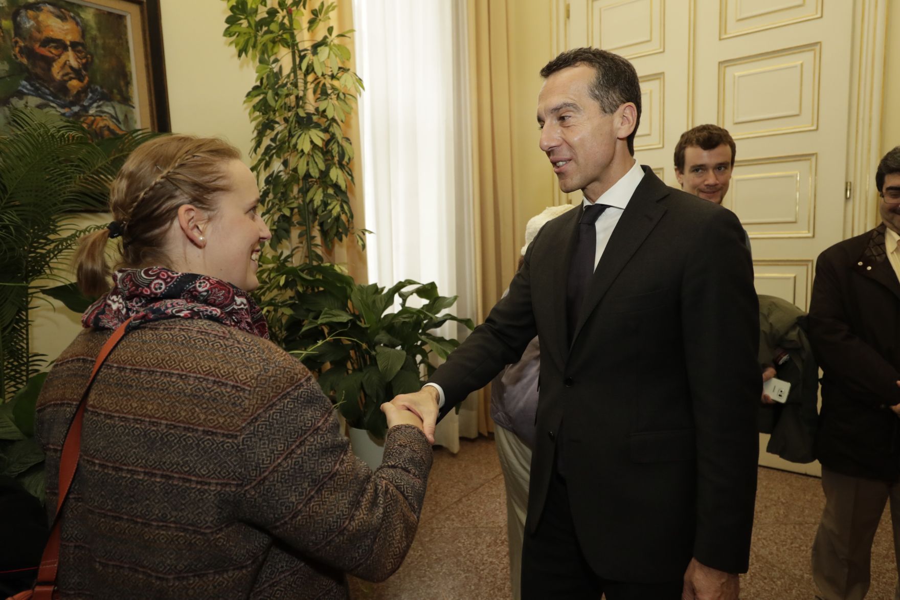 Am 26. Oktober 2016 empfing Bundeskanzler Christian Kern im Rahmen des Nationalfeiertages Besucherinnen und Besucher im Bundeskanzleramt.