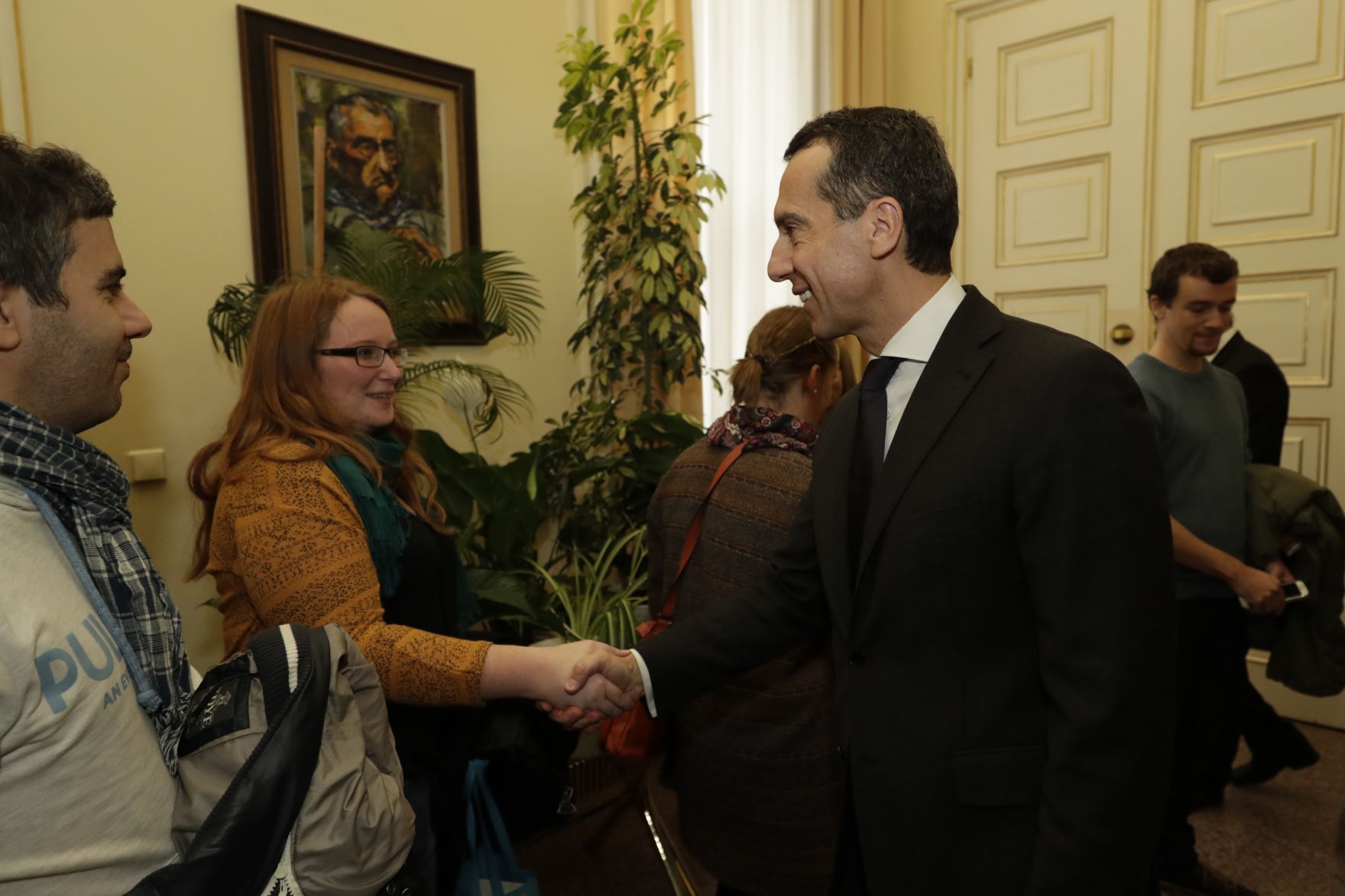 Am 26. Oktober 2016 empfing Bundeskanzler Christian Kern im Rahmen des Nationalfeiertages Besucherinnen und Besucher im Bundeskanzleramt.