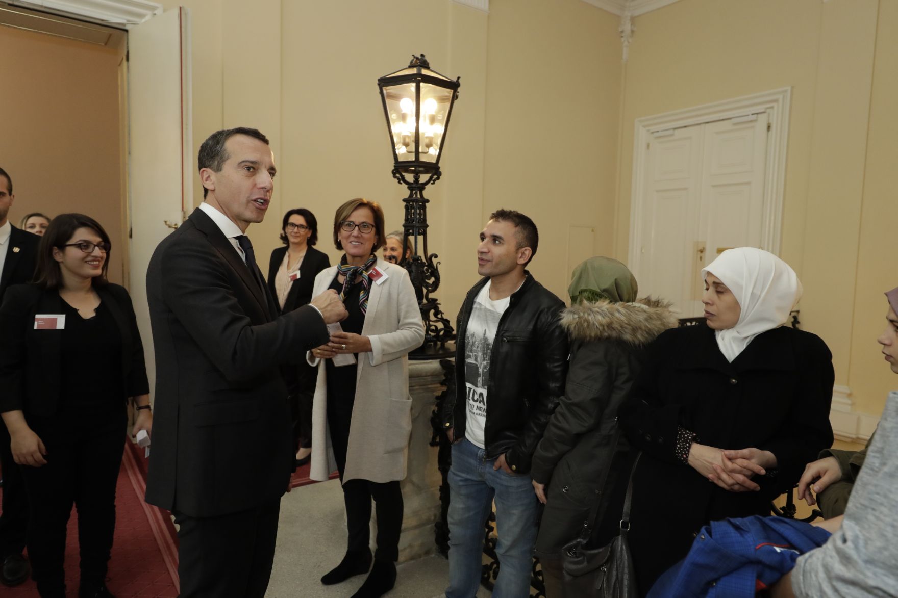 Am 26. Oktober 2016 empfing Bundeskanzler Christian Kern im Rahmen des Nationalfeiertages Besucherinnen und Besucher im Bundeskanzleramt.
