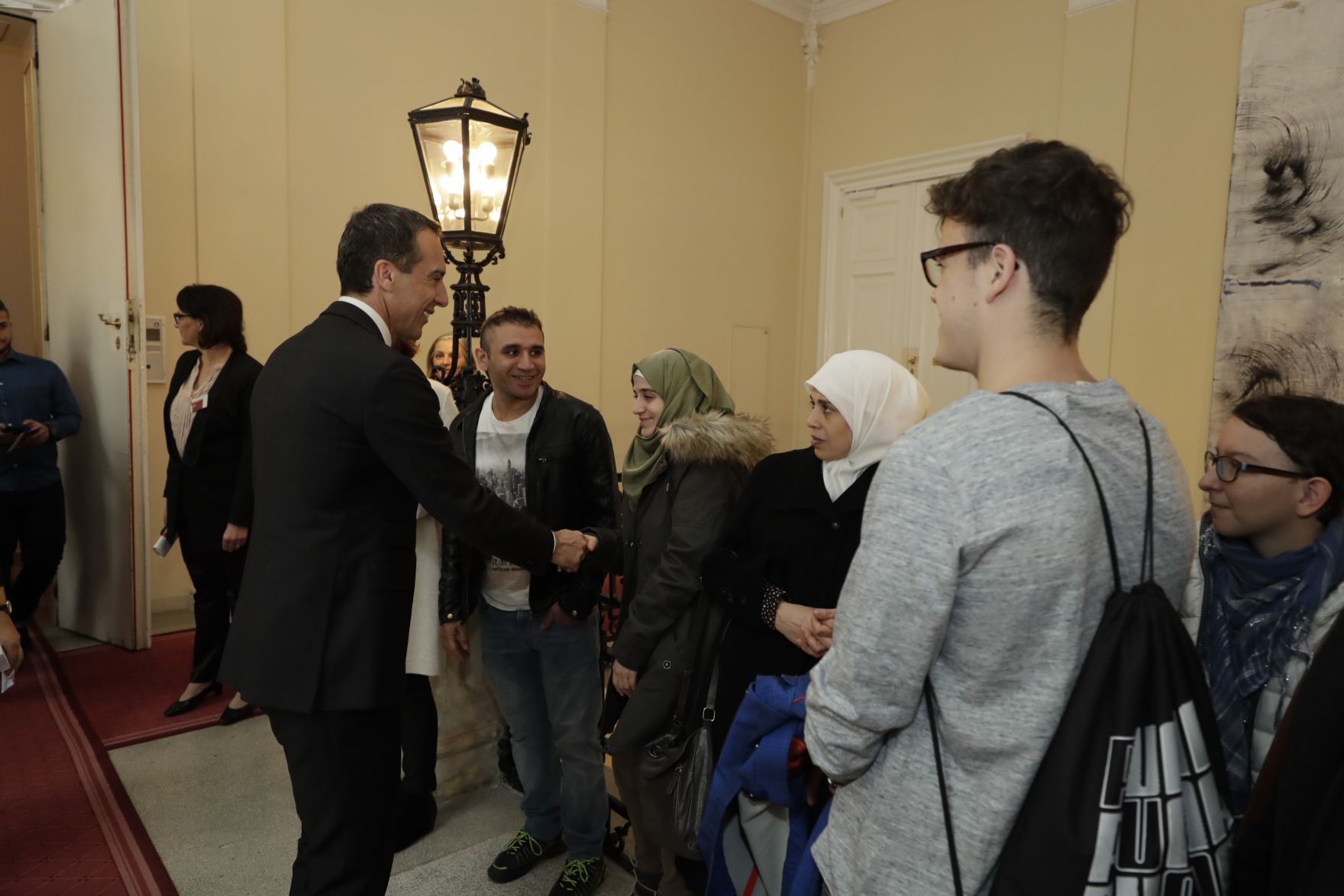 Am 26. Oktober 2016 empfing Bundeskanzler Christian Kern im Rahmen des Nationalfeiertages Besucherinnen und Besucher im Bundeskanzleramt.