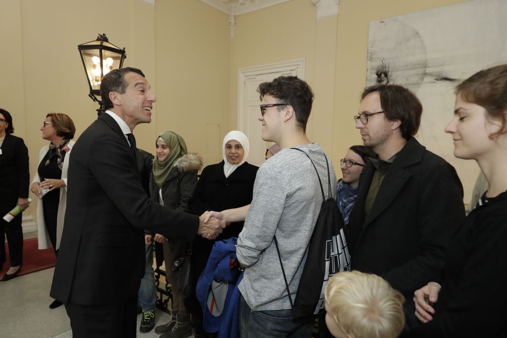 Am 26. Oktober 2016 empfing Bundeskanzler Christian Kern im Rahmen des Nationalfeiertages Besucherinnen und Besucher im Bundeskanzleramt.