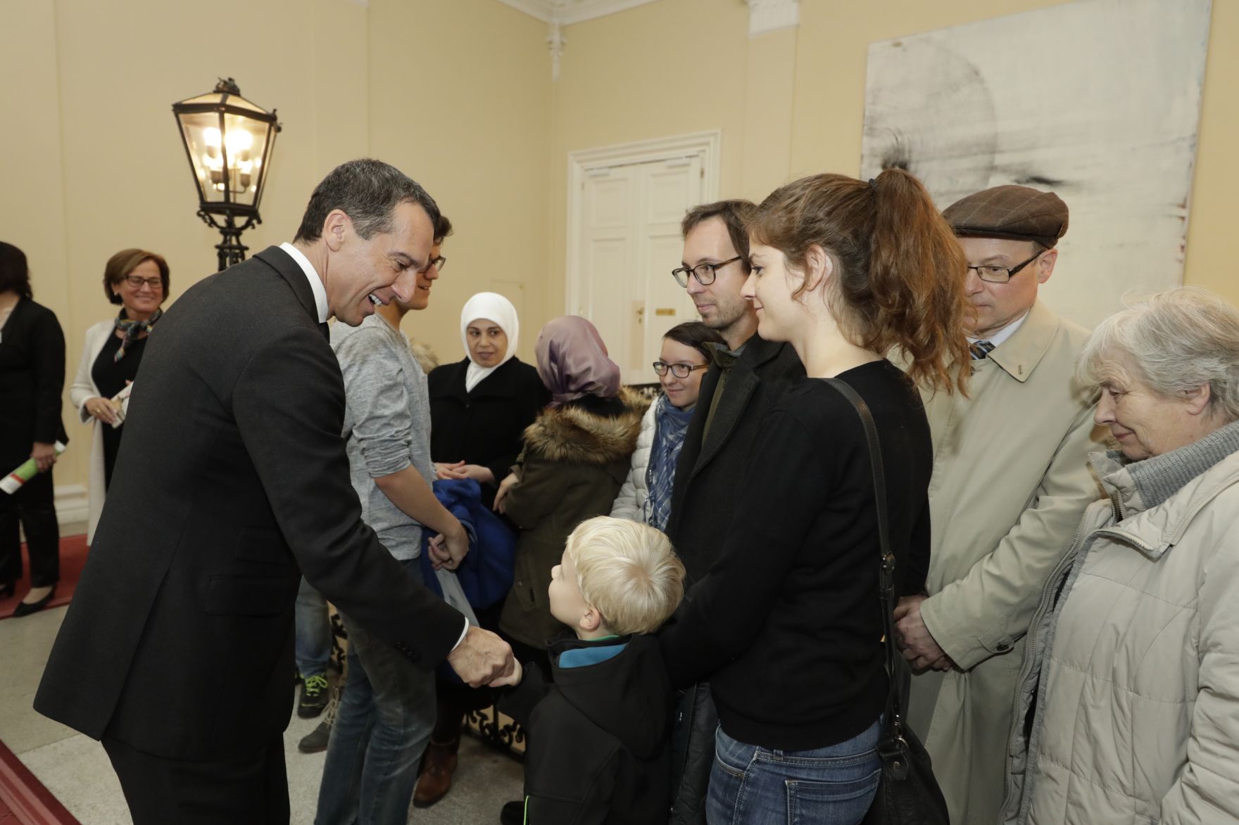 Am 26. Oktober 2016 empfing Bundeskanzler Christian Kern im Rahmen des Nationalfeiertages Besucherinnen und Besucher im Bundeskanzleramt.