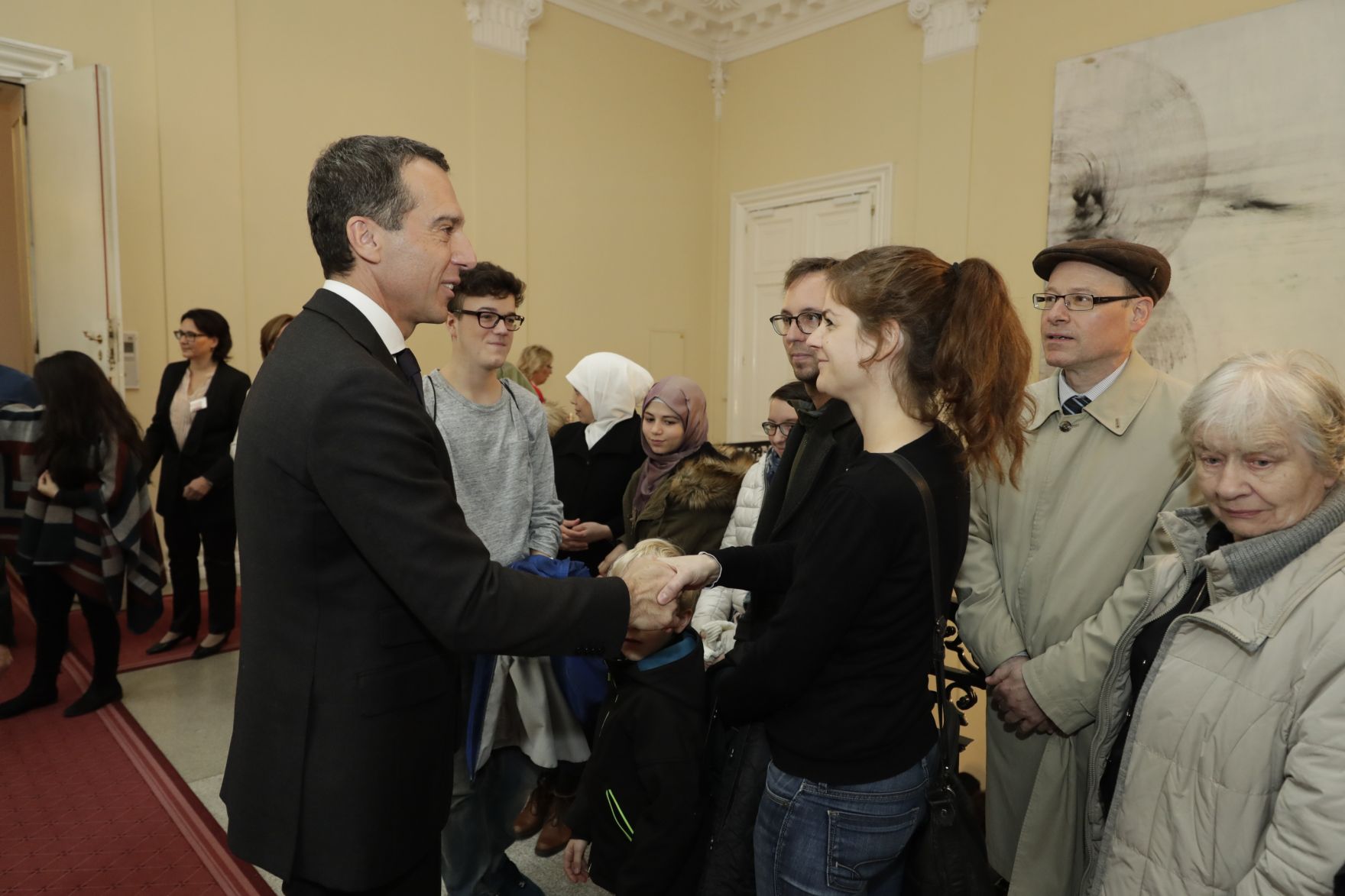 Am 26. Oktober 2016 empfing Bundeskanzler Christian Kern im Rahmen des Nationalfeiertages Besucherinnen und Besucher im Bundeskanzleramt.