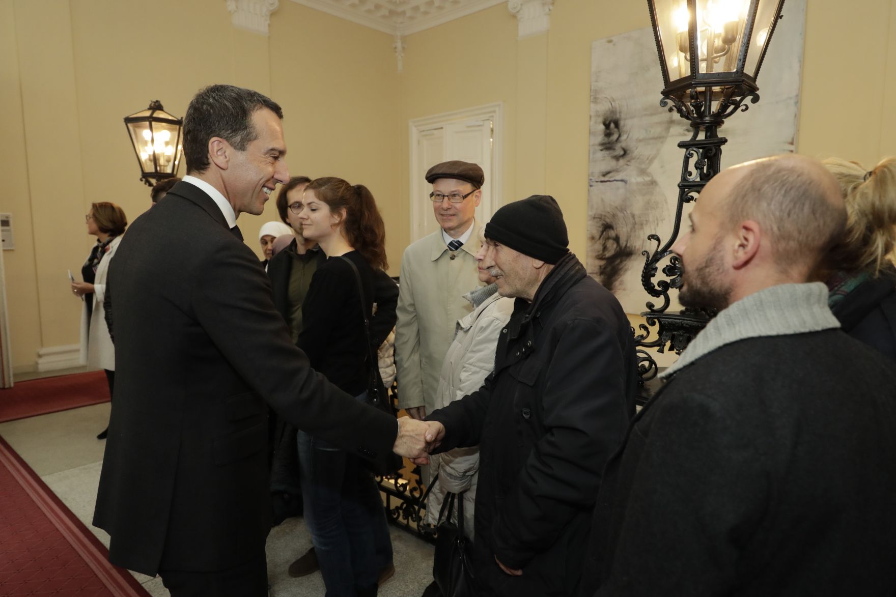 Am 26. Oktober 2016 empfing Bundeskanzler Christian Kern im Rahmen des Nationalfeiertages Besucherinnen und Besucher im Bundeskanzleramt.