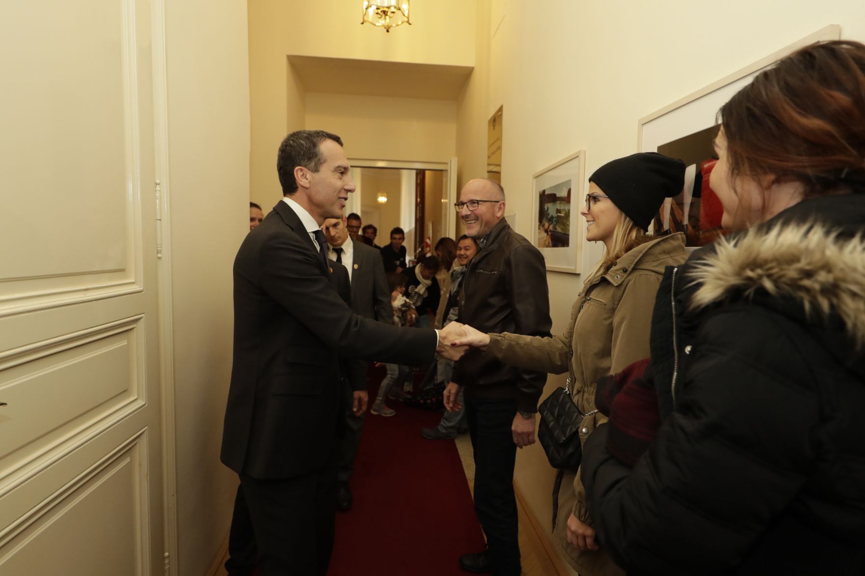 Am 26. Oktober 2016 empfing Bundeskanzler Christian Kern im Rahmen des Nationalfeiertages Besucherinnen und Besucher im Bundeskanzleramt.