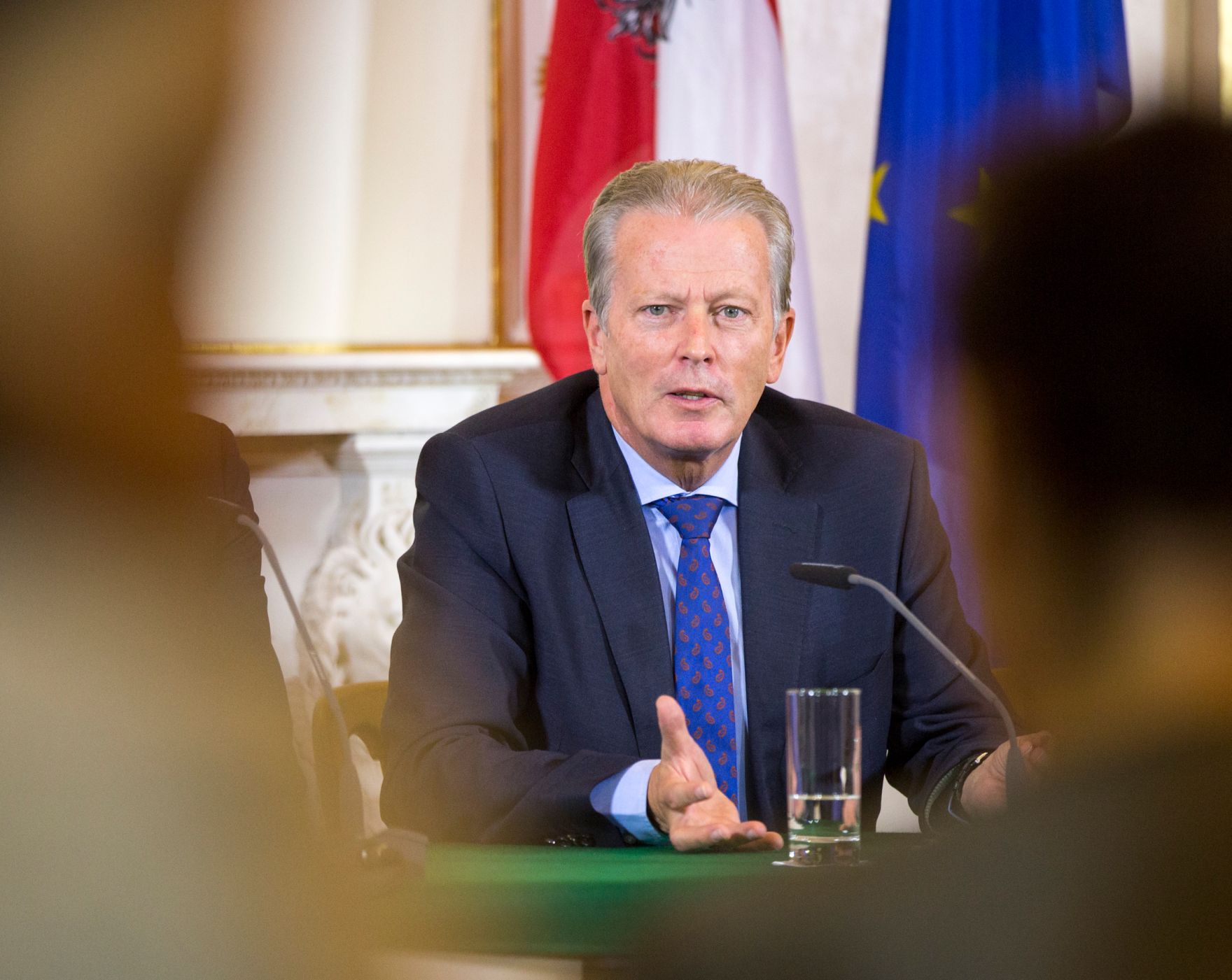 Am 2. November 2016 fand das Medienbriefing &uuml;ber die Regierungssitzung statt. Im Bild Vizekanzler und Bundesminister Reinhold Mitterlehner.