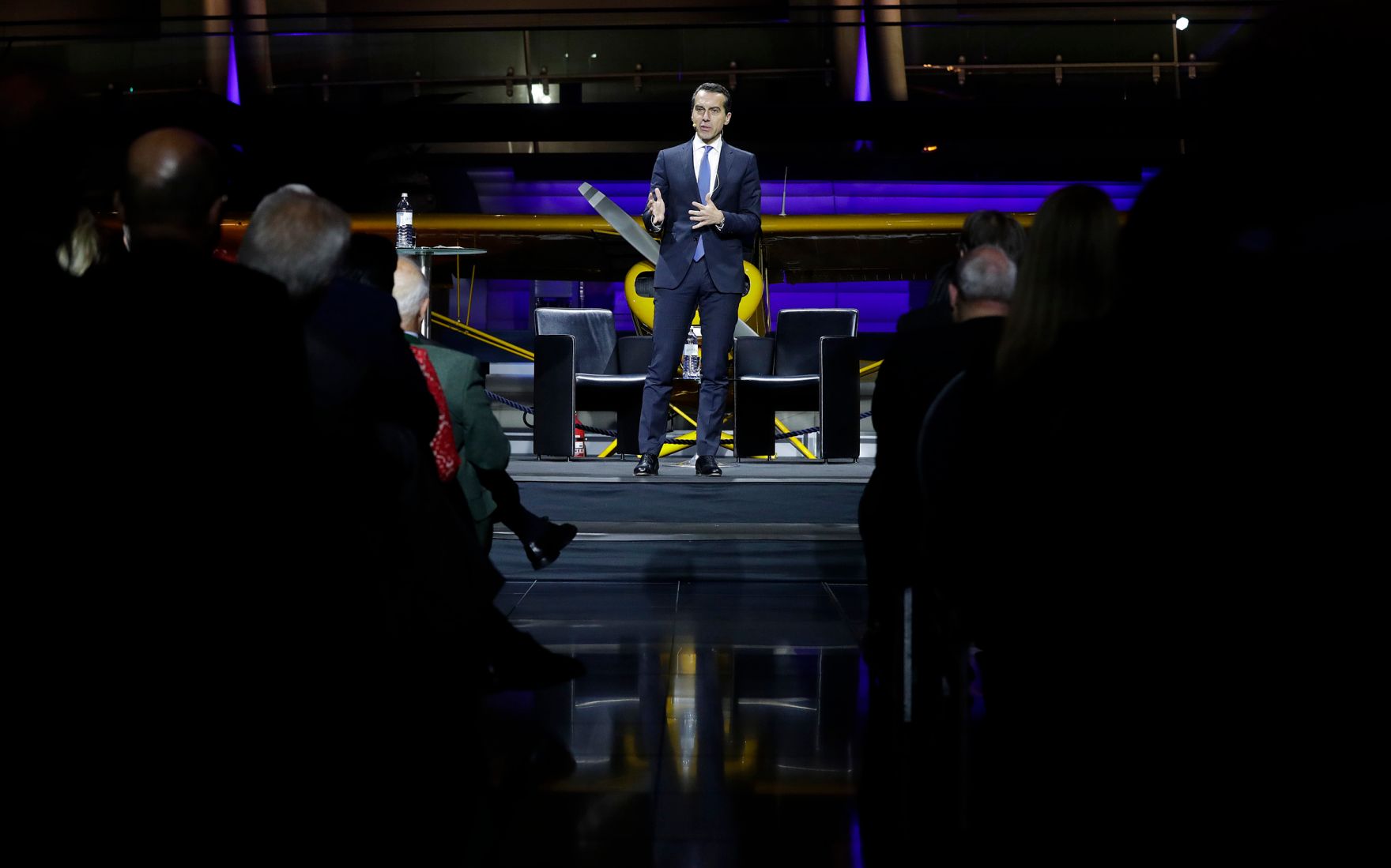 Am 8. November 2016 besuchte Bundeskanzler Christian Kern das Bundesland Salzburg. Im Bild bei dem Industrie- und Zukunftsforum Salzburg.