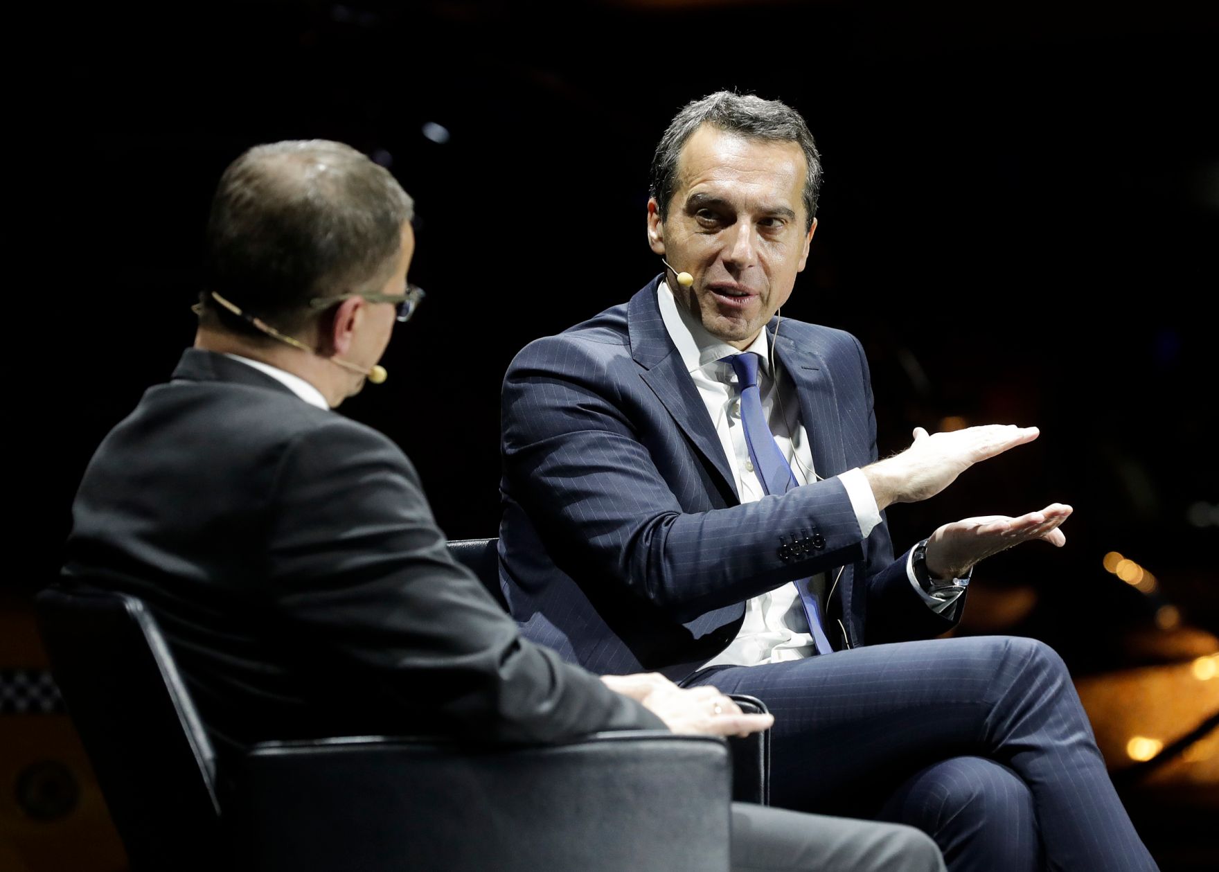 Am 8. November 2016 besuchte Bundeskanzler Christian Kern (r.) das Bundesland Salzburg. Im Bild bei dem Industrie- und Zukunftsforum Salzburg.