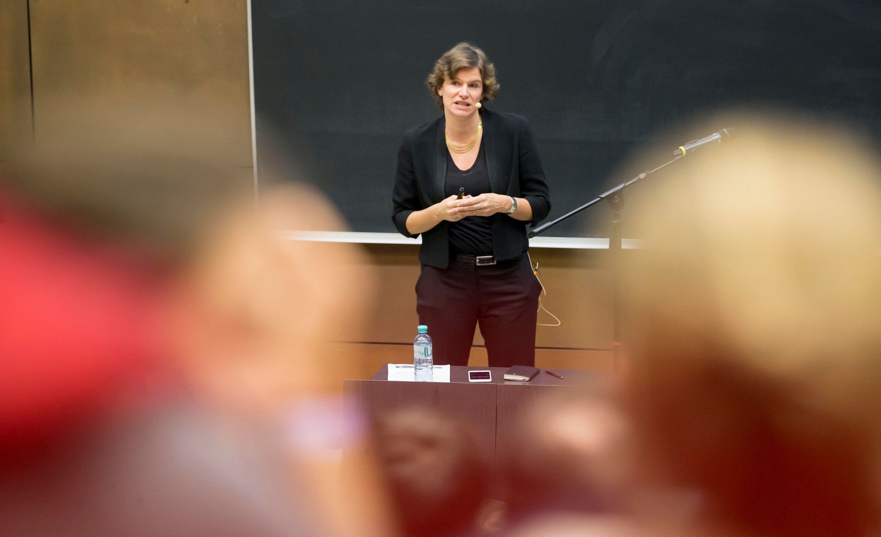 Am 18. November 2016 nahmen Bundeskanzler Christian Kern und &Ouml;konomin Mariana Mazzucato (im Bild) an der Diskussionsveranstaltung Public Risk and Private Profits teil.