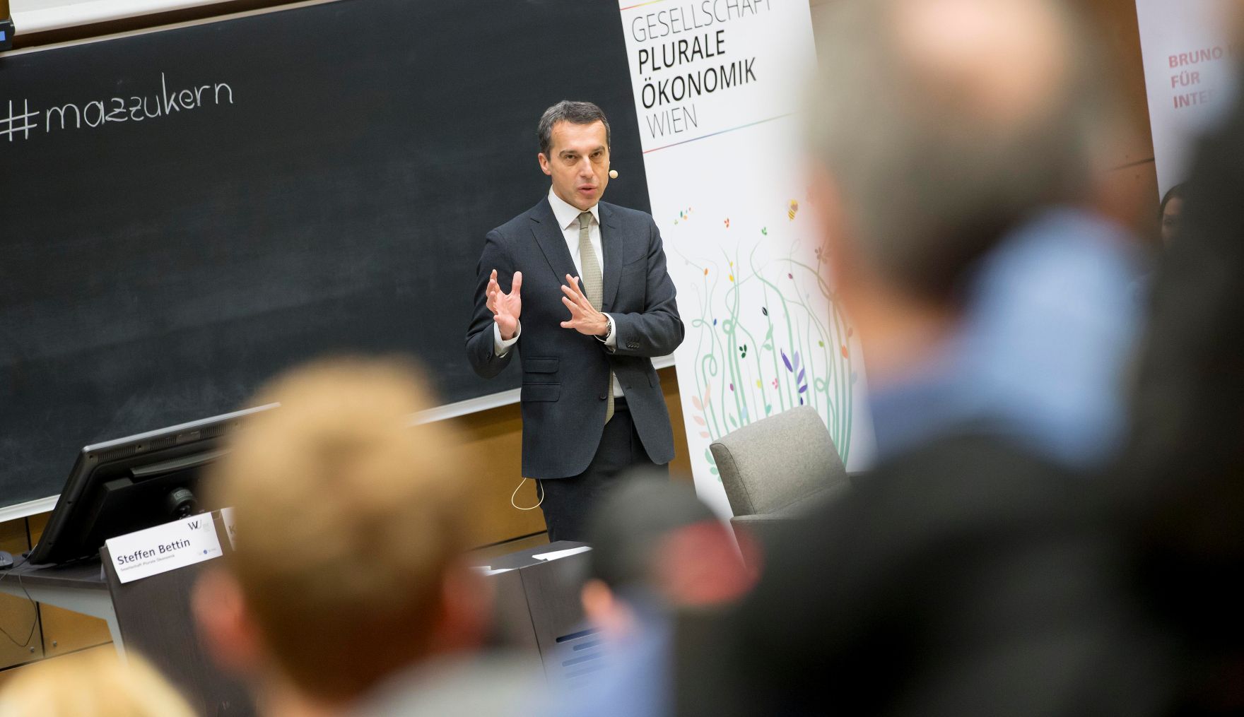 Am 18. November 2016 nahmen Bundeskanzler Christian Kern (im Bild) und &Ouml;konomin Mariana Mazzucato an der Diskussionsveranstaltung Public Risk and Private Profits teil.