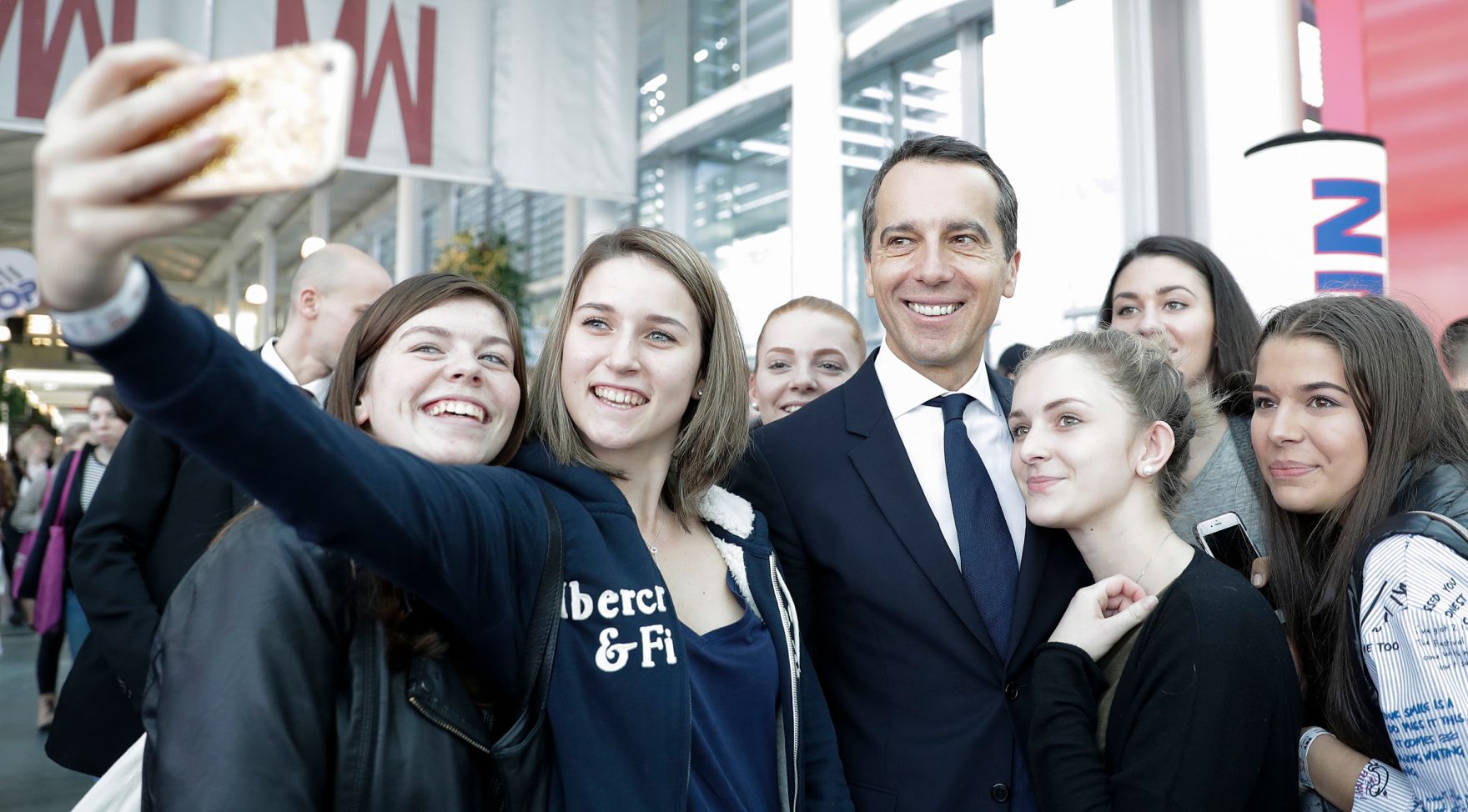 Am 22. November 2016 nahm Bundeskanzler Christian Kern an dem Gewinn Info-Day - "&Ouml;sterreichs Zukunft - deine Chancen. Bildung f&uuml;r alle M&ouml;glichkeiten" teil