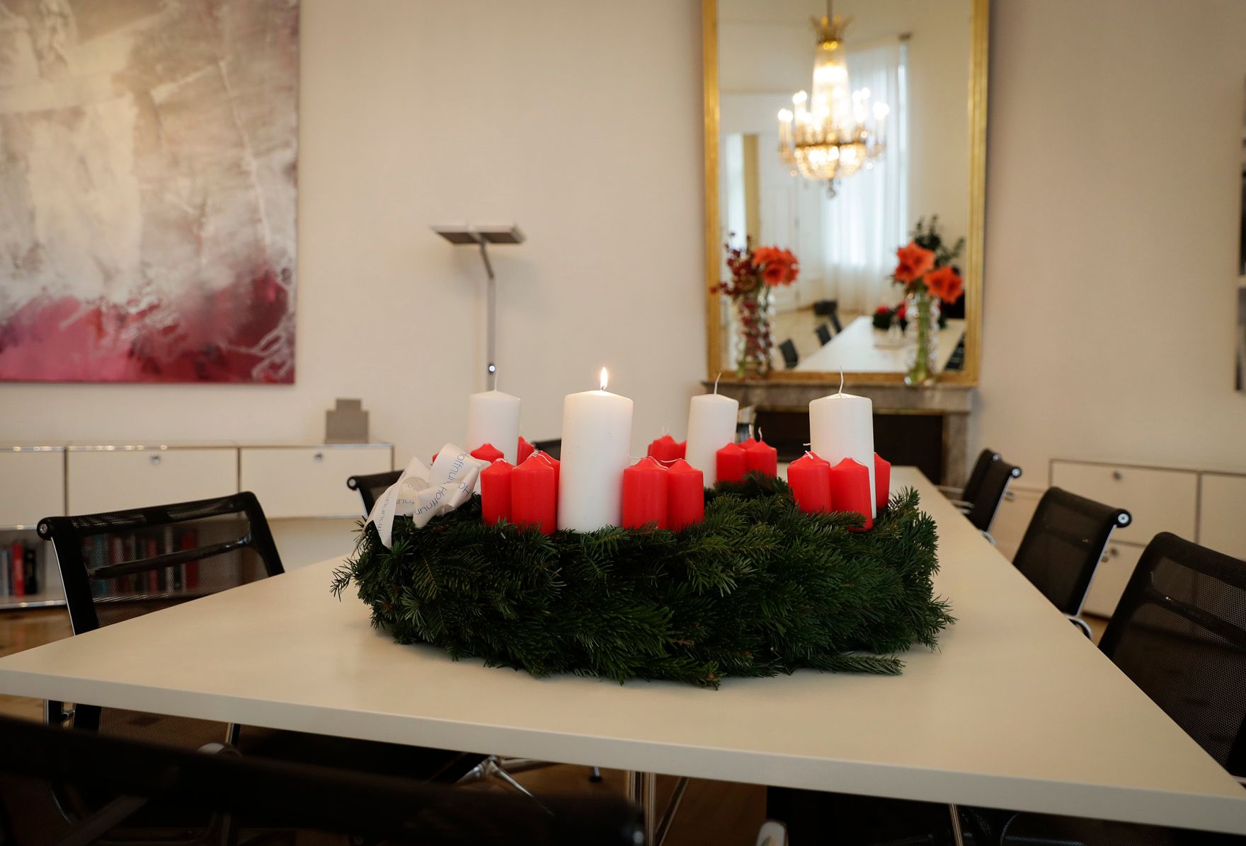 Am 25. November 2016 wurde Bundeskanzler Christian Kern von der Diakonie &Ouml;sterreich ein Adventkranz &uuml;berreicht.