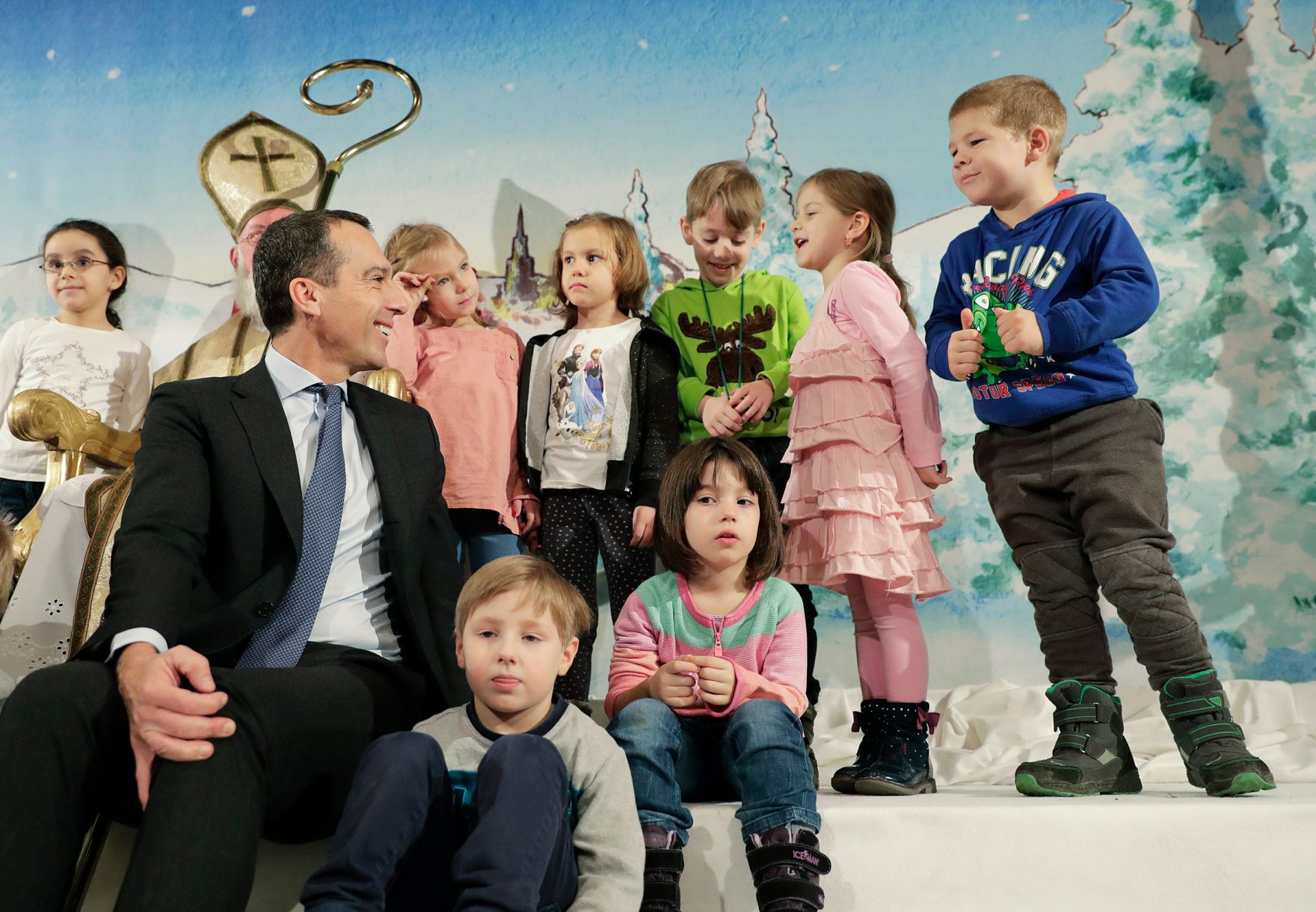 Am 6. Dezember 2016 besuchte Bundeskanzler Christian Kern das Nikolofest mit Kindergartenkindern in der Wiener Bildungsanstalt f&uuml;r Elementarp&auml;dagogik.