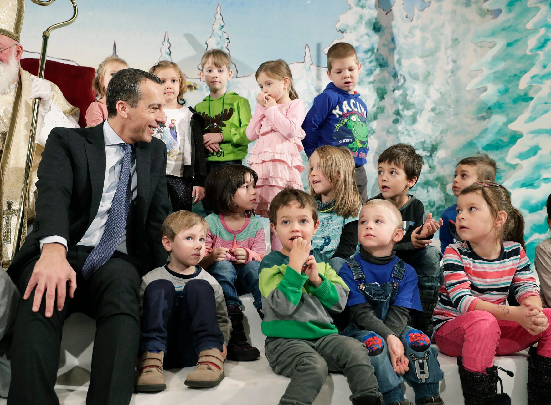 Am 6. Dezember 2016 besuchte Bundeskanzler Christian Kern das Nikolofest mit Kindergartenkindern in der Wiener Bildungsanstalt f&uuml;r Elementarp&auml;dagogik.