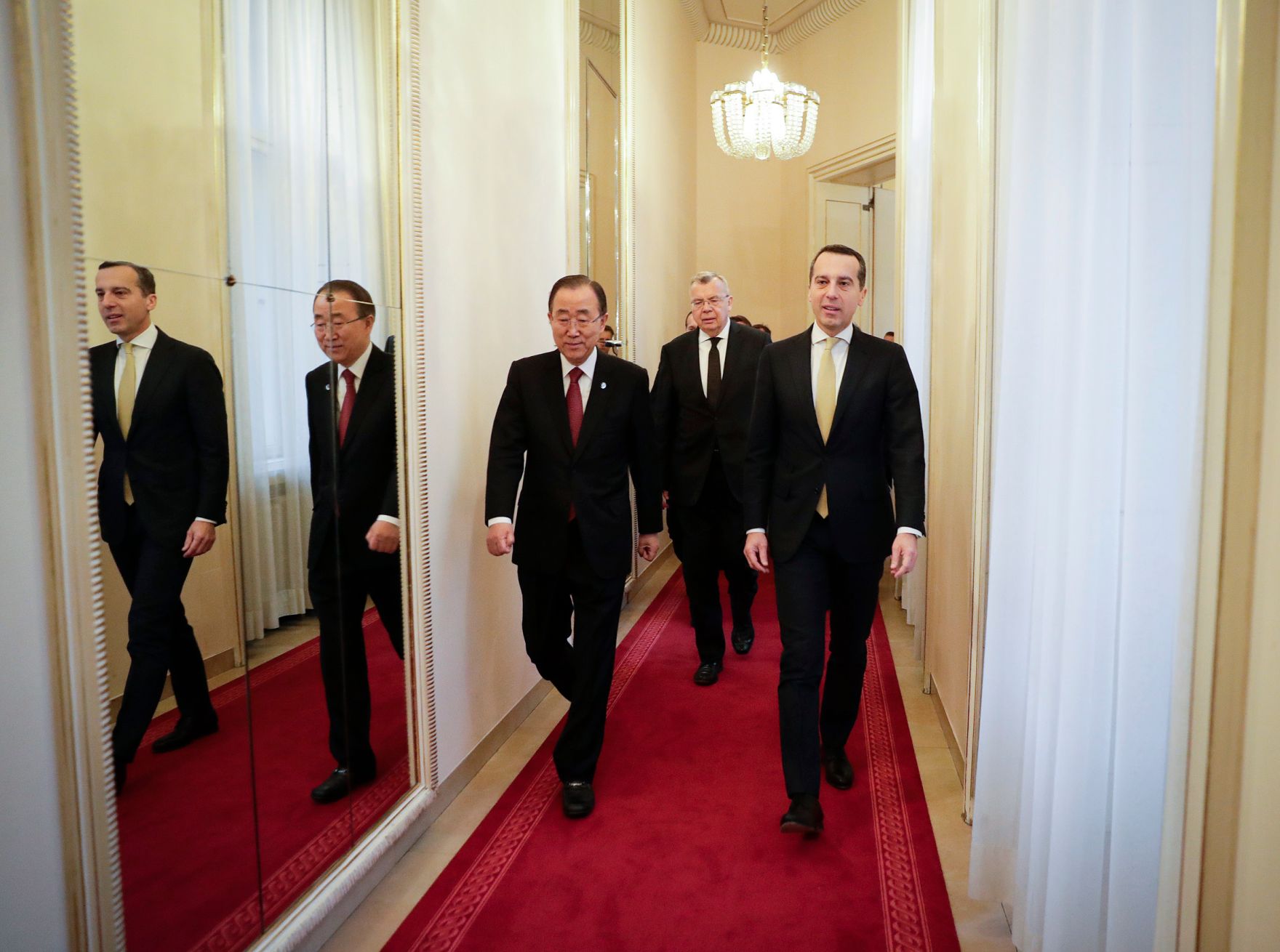 Am 7. Dezember 2016 empfing Bundeskanzler Christian Kern (r.) den UNO-Generalsekret&auml;t Ban Ki-Moon (l.) zu einem Arbeitsgespr&auml;ch.