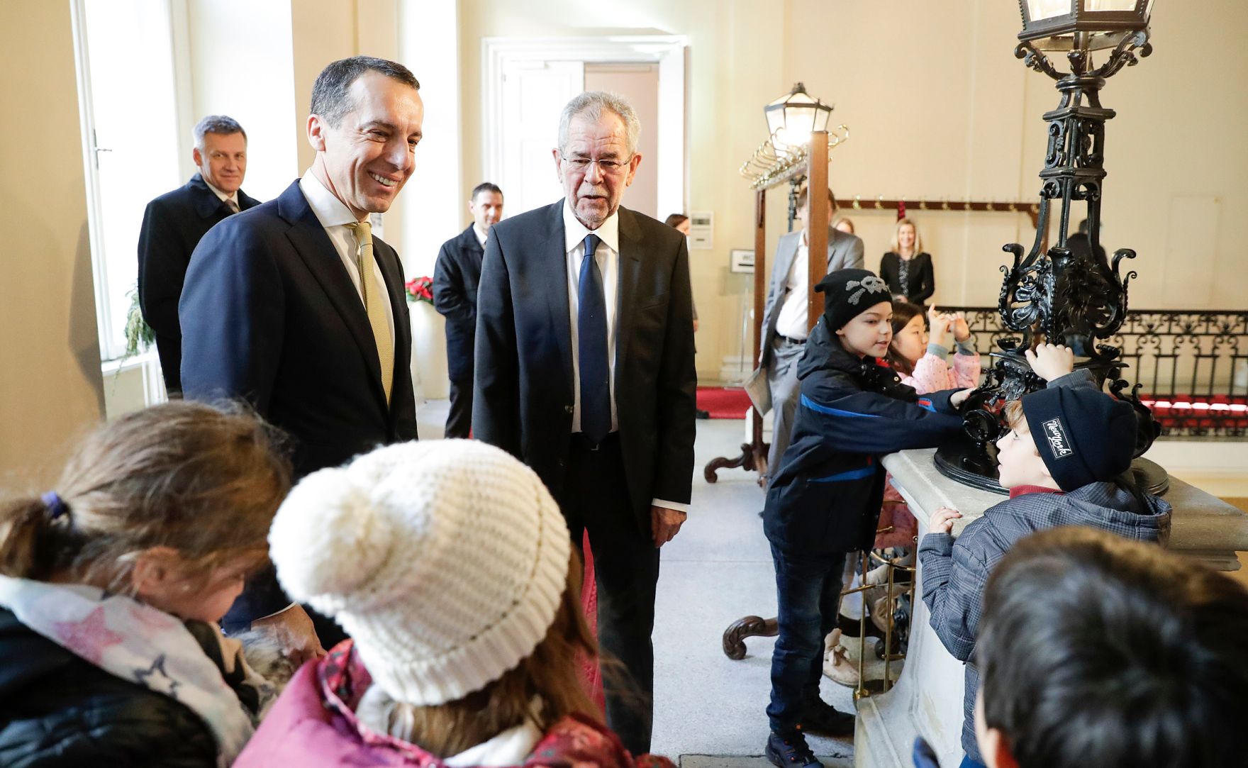 Am 7. Dezember 2016 empfing Bundeskanzler Christian Kern (l.) den designierten Bundespr&auml;sidenten Alexander Van der Bellen (r.) zu einem Gespr&auml;ch.
