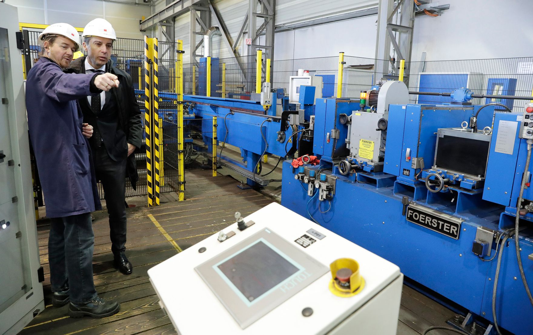 Am 12. Dezember 2016 besuchte Bundeskanzler Christian Kern (r.) den Betrieb Stahl Judenburg.