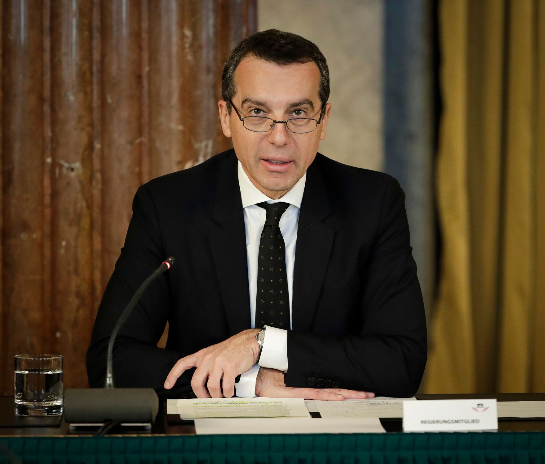 Am 13. Dezember 2016 sprach Bundeskanzler Christian Kern (im Bild) beim EU-Hauptausschuss im Parlament.