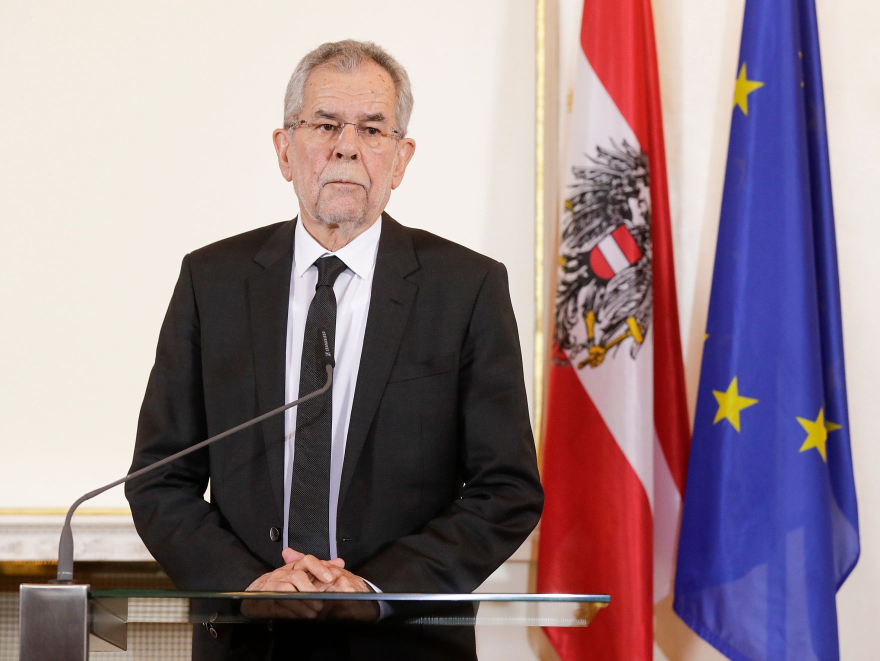 Am 14. Dezember 2016 empfing Bundeskanzler Christian Kern den designierten Bundespr&auml;sidenten Alexander Van der Bellen (im Bild) zu einem Gespr&auml;ch. Im Anschluss fand eine Pressekonferenz statt.