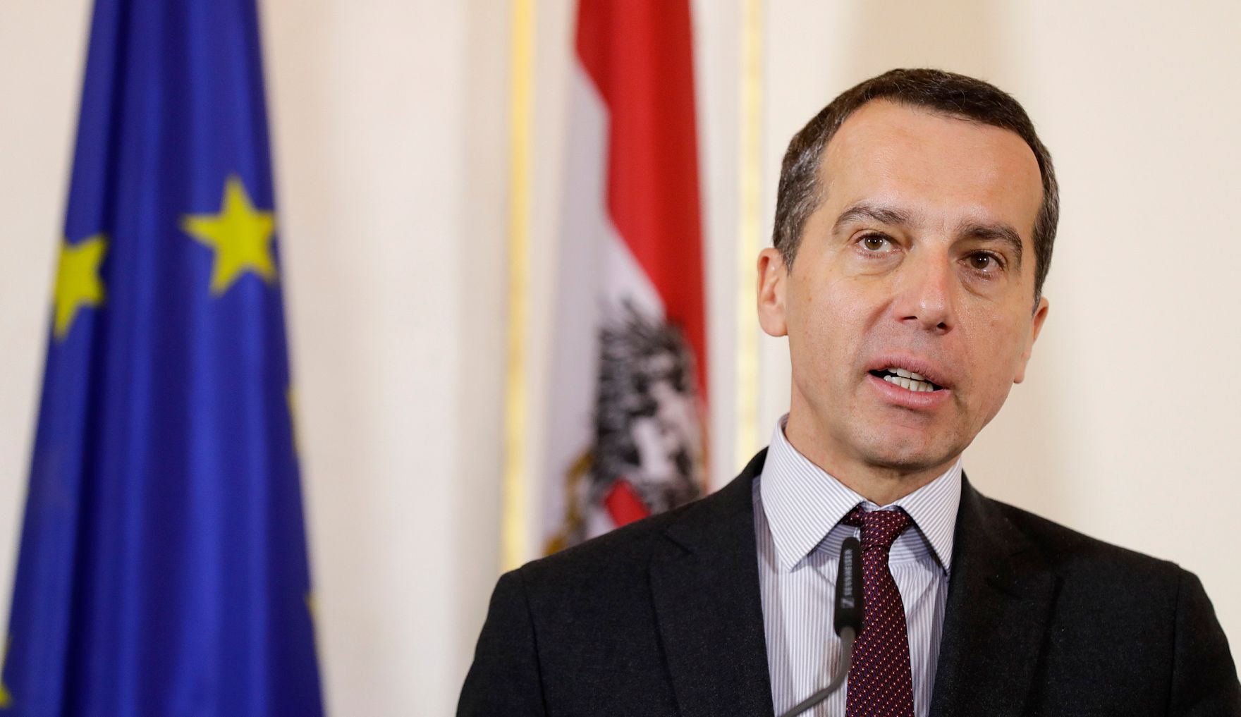 Am 14. Dezember 2016 empfing Bundeskanzler Christian Kern (im Bild) den designierten Bundespr&auml;sidenten Alexander Van der Bellen zu einem Gespr&auml;ch. Im Anschluss fand eine Pressekonferenz statt.