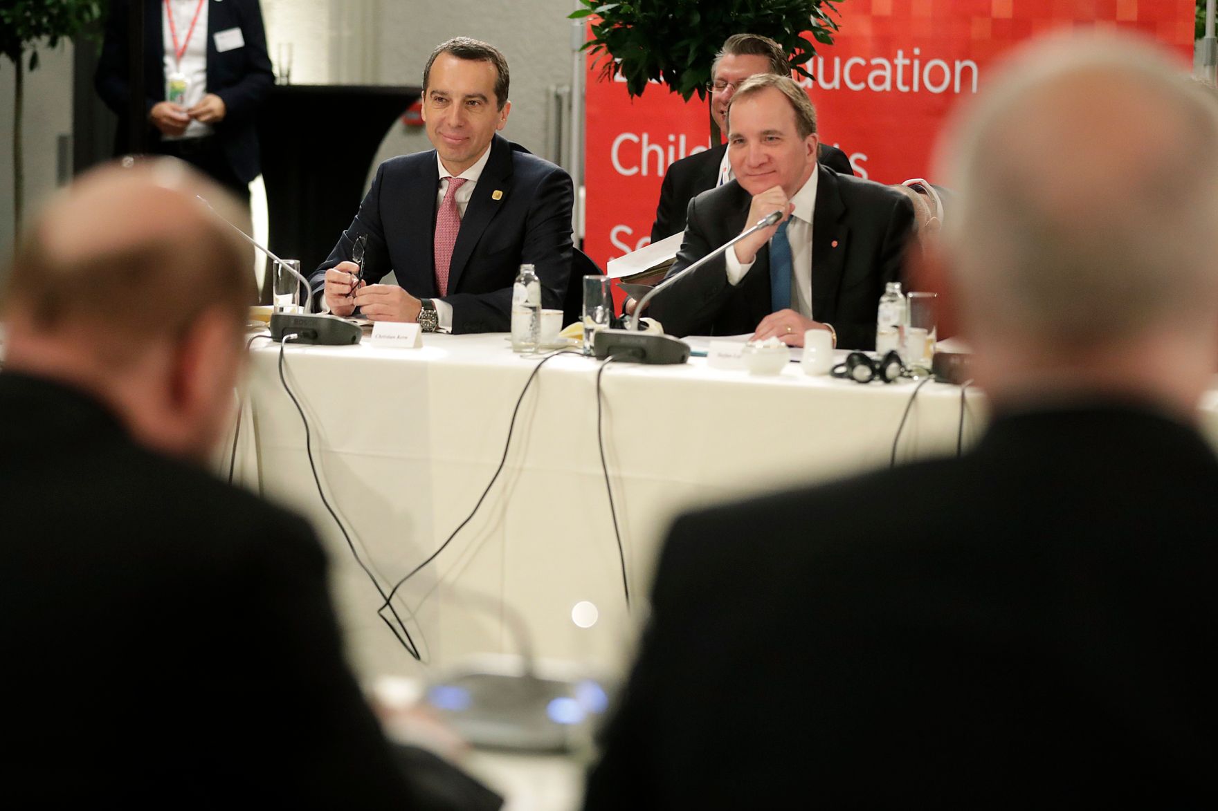 Am 15. Dezember 2016 fand in Br&uuml;ssel der Europ&auml;ische Rat der Staats- und Regierungschefs statt. Im Bild Bundeskanzler Christian Kern (l.) mit dem schwedischen Ministerpr&auml;sidenten Stefan L&ouml;fven (r.).