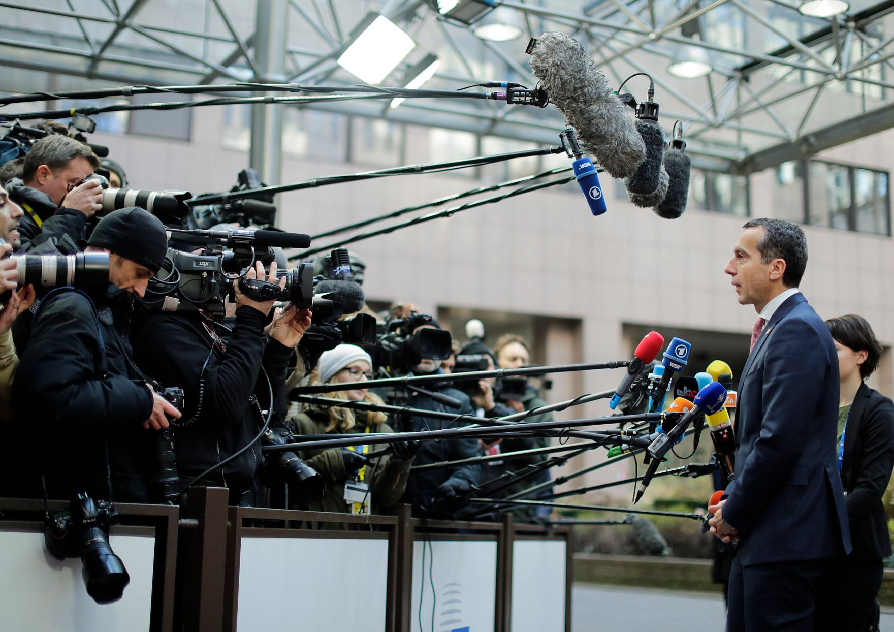 Am 15. Dezember 2016 fand in Br&uuml;ssel der Europ&auml;ische Rat der Staats- und Regierungschefs statt. Im Bild Bundeskanzler Christian Kern beim Pressestatement.