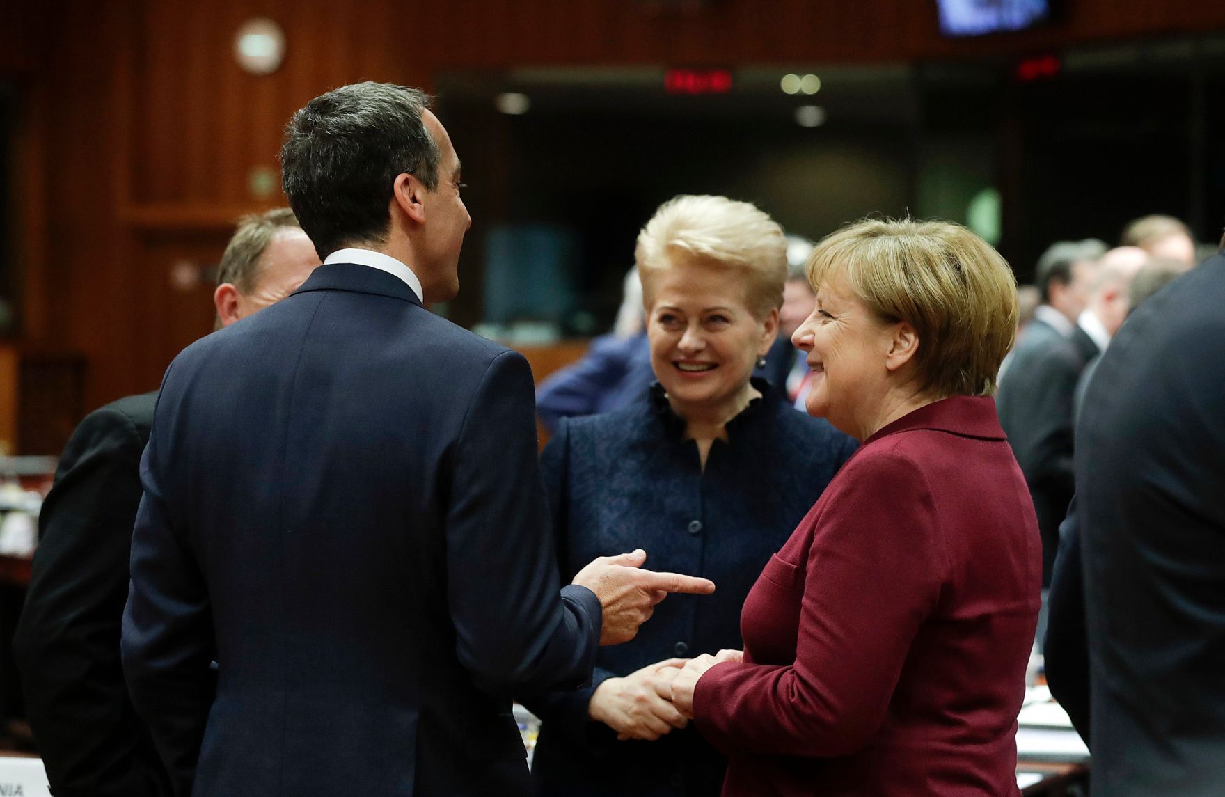 Am 15. Dezember 2016 fand in Br&uuml;ssel der Europ&auml;ische Rat der Staats- und Regierungschefs statt. Im Bild Bundeskanzler Christian Kern (l.) mit der deutschen Bundeskanzlerin Angela Merkel (r.) und der litauischen Pr&auml;sidentin Dalia Grybauskaitė (m.).