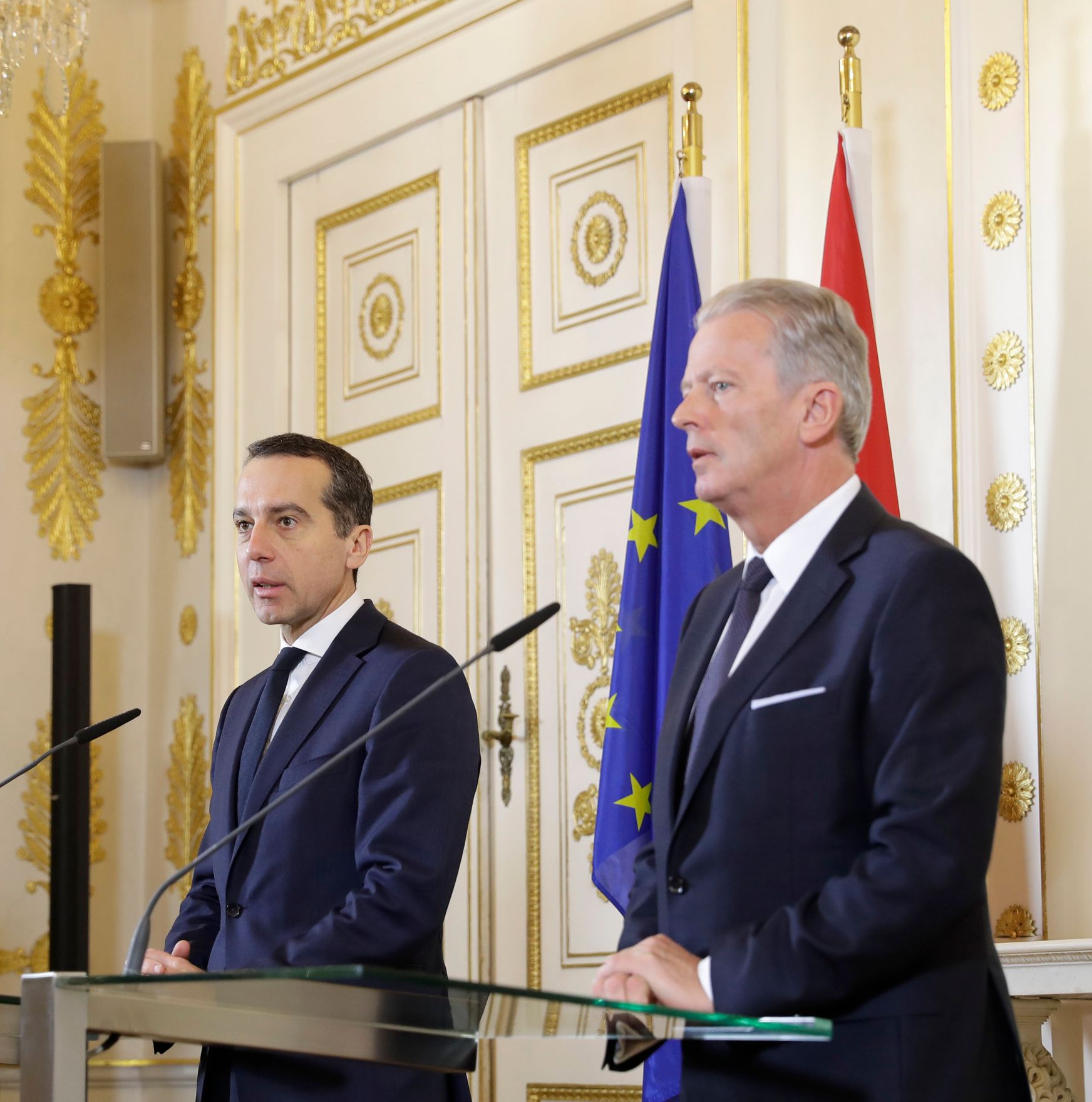 Am 20. Dezember 2016 gab Bundeskanzler Christian Kern (l.) ein Pressestatement zu den tragischen Ereignissen in Berlin. Im Bild mit Vizekanzler und Bundesminister Reinhold Mitterlehner (r.).