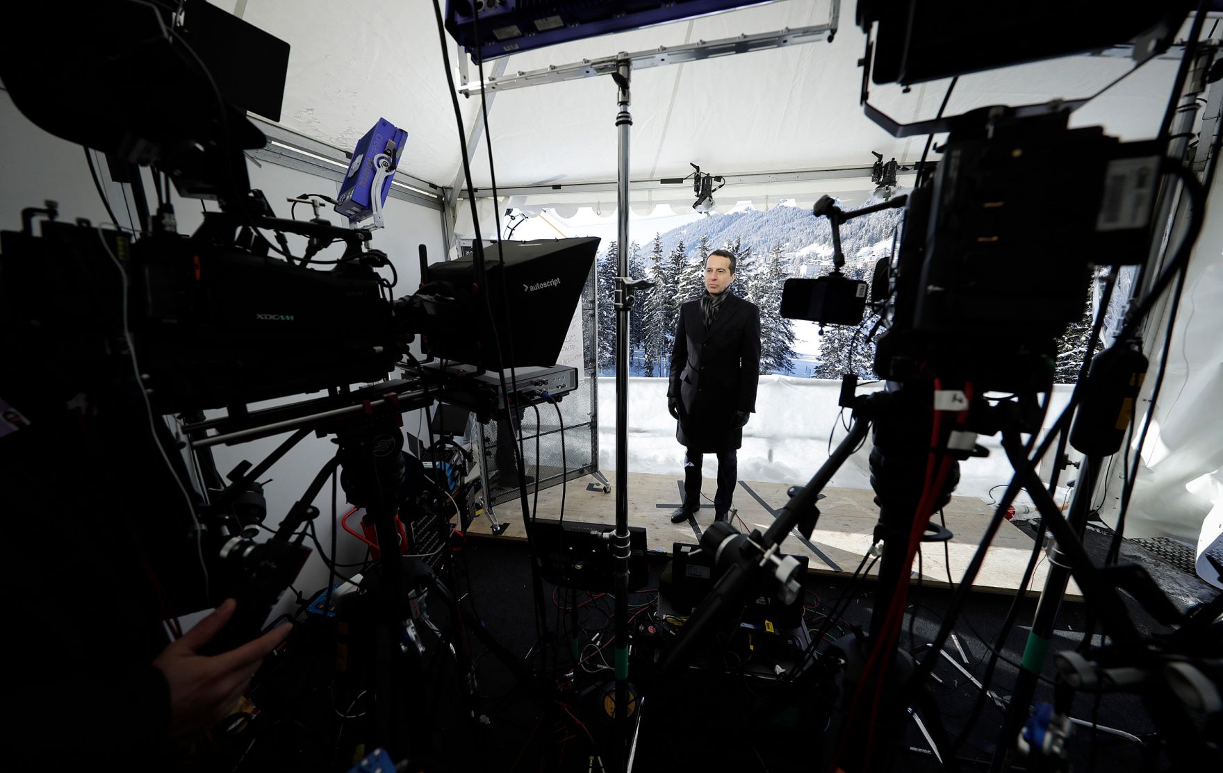 Am 18. J&auml;nner 2017 nahm Bundeskanzler Christian Kern am Weltwirtschaftsforum in Davos teil. Im Bild bei einem Interview mit CNN.