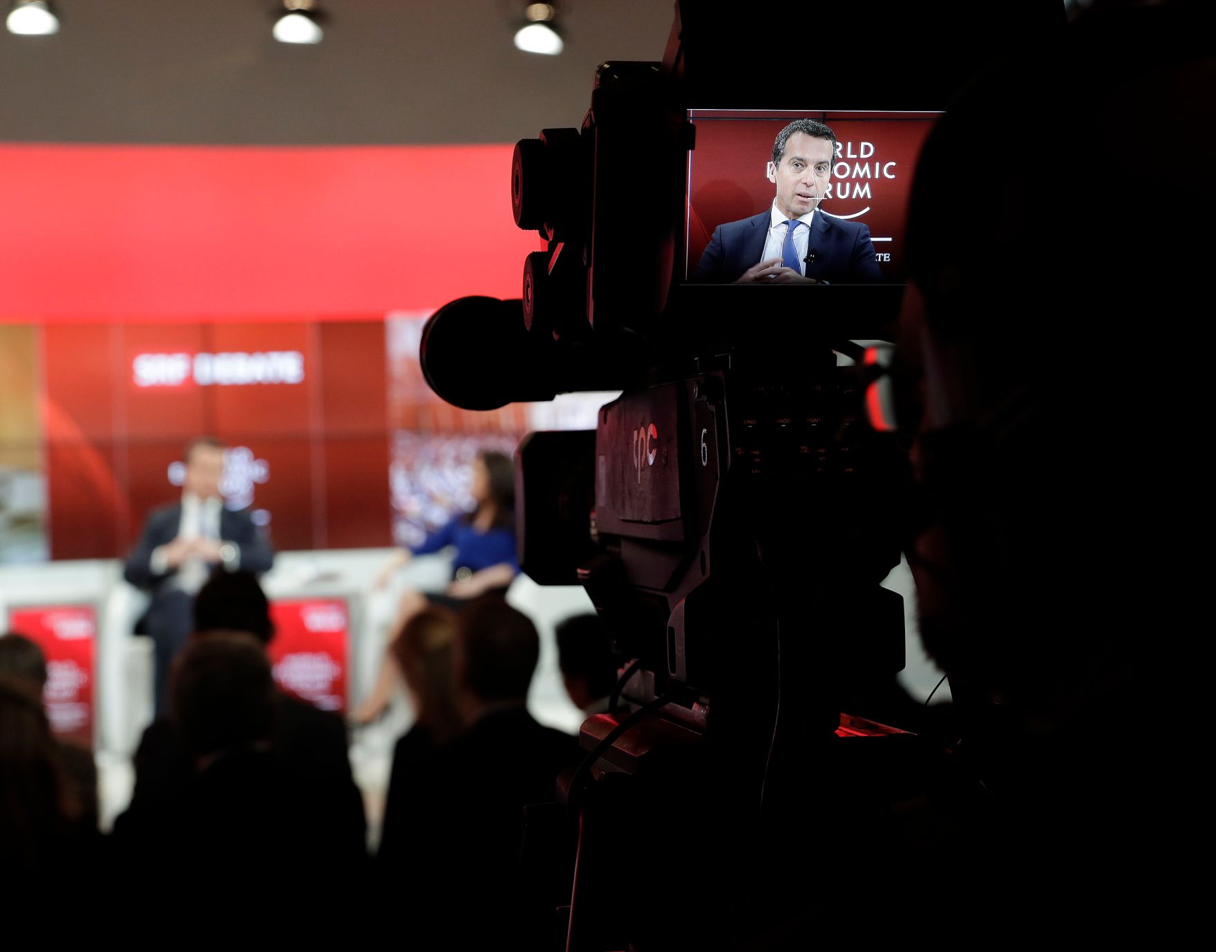 Am 18. J&auml;nner 2017 nahm der Bundeskanzler am Weltwirtschaftsforum in Davos teil. Im Bild Bundeskanzler Christian Kern bei der SRF-Debatte zum Thema "Demokratie st&auml;rken".