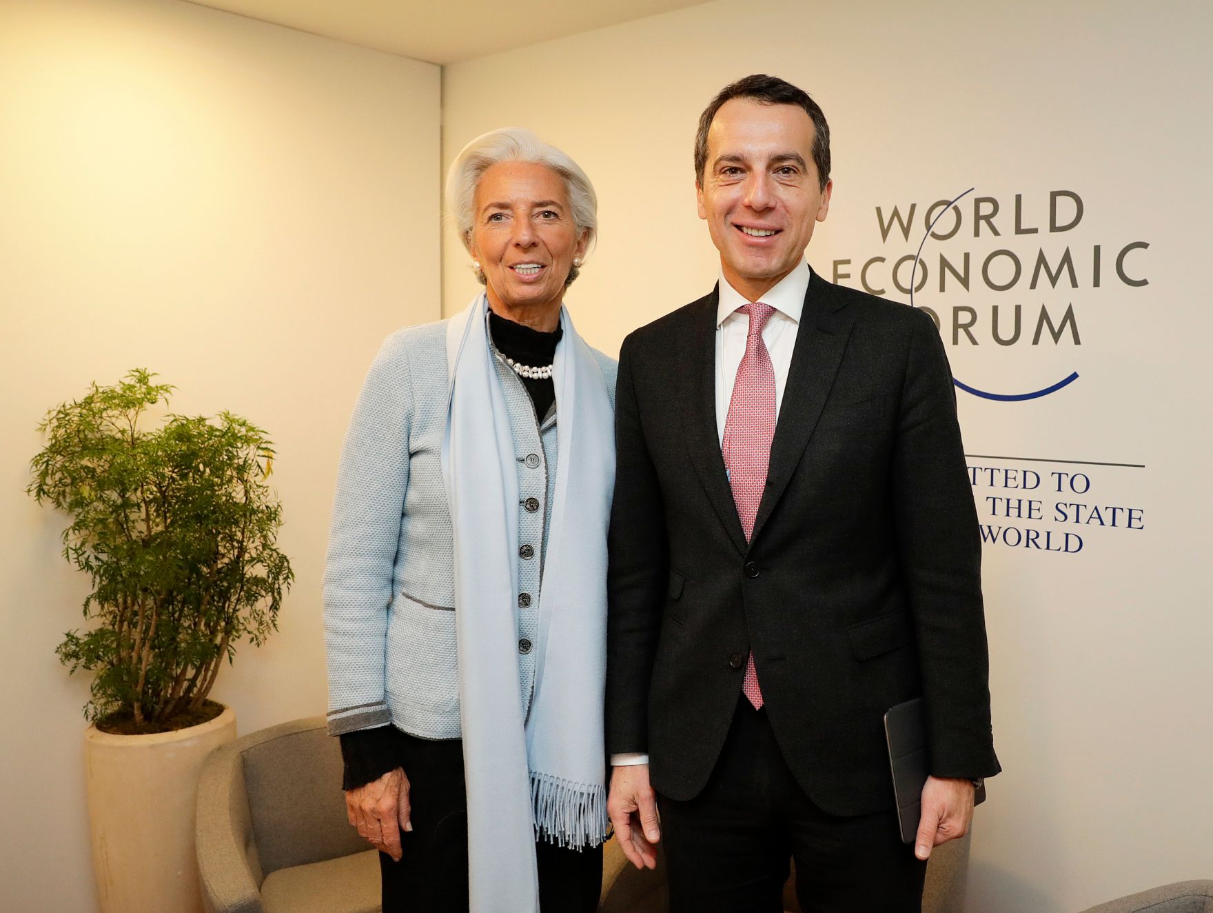 Am 19. J&auml;nner 2017 nahm Bundeskanzler Christian Kern (r.) am Weltwirtschaftsforum in Davos teil. Im Bild mit der Gesch&auml;ftsf&uuml;hrenden Direktorin des Internationalen W&auml;hrungsfonds Christine Madeleine Odette Lagarde (l.).