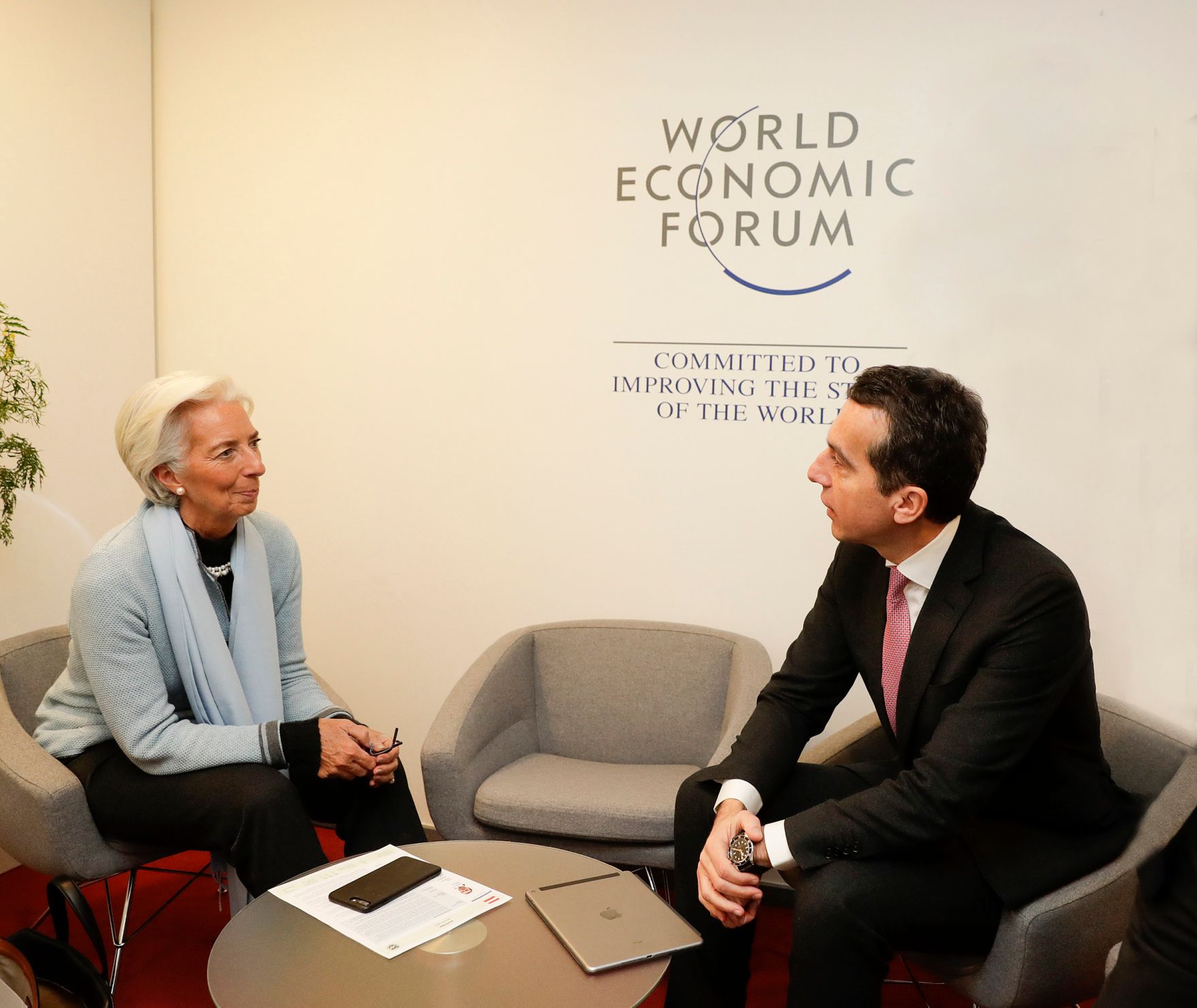 Am 19. J&auml;nner 2017 nahm Bundeskanzler Christian Kern (r.) am Weltwirtschaftsforum in Davos teil. Im Bild mit der Gesch&auml;ftsf&uuml;hrenden Direktorin des Internationalen W&auml;hrungsfonds Christine Madeleine Odette Lagarde (l.).