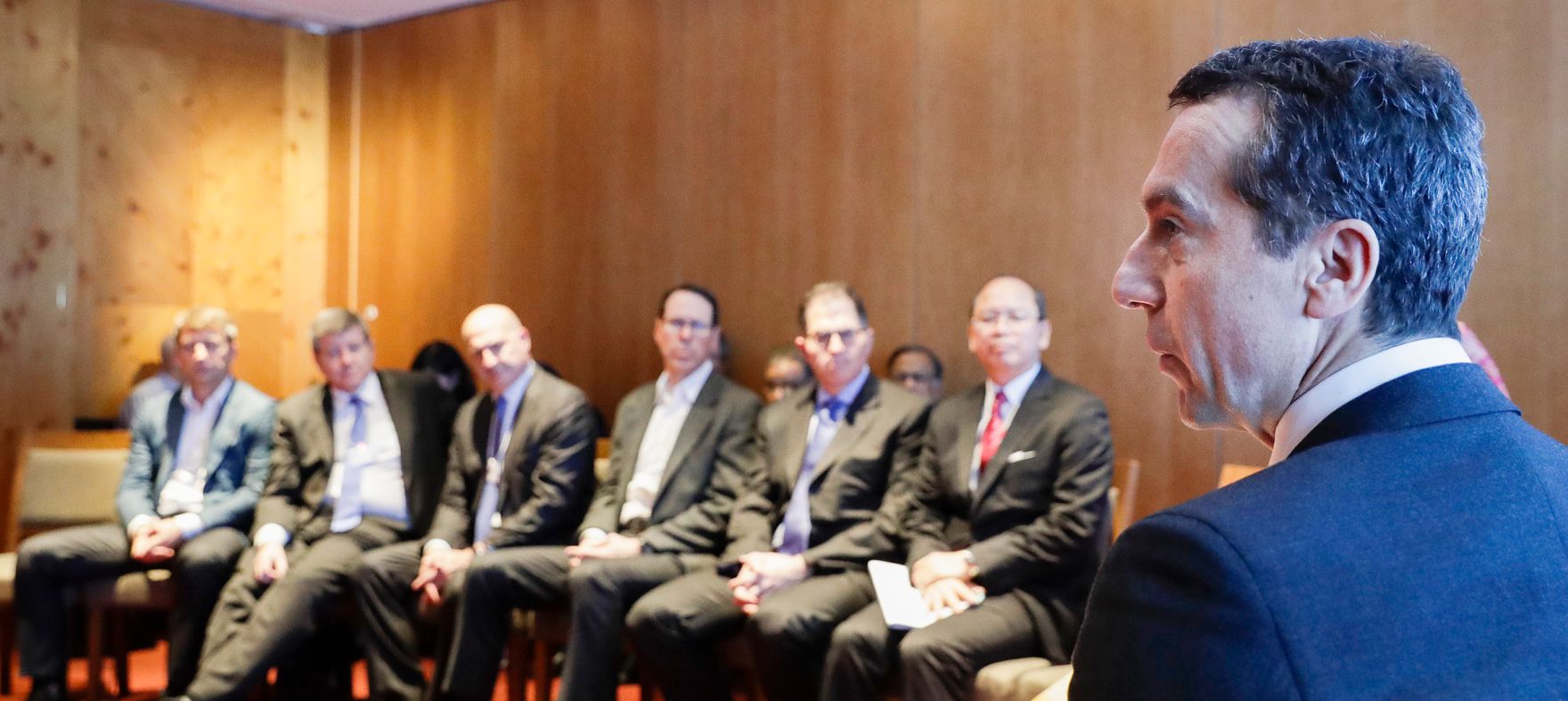 Am 19. J&auml;nner 2017 nahm Bundeskanzler Christian Kern (r.) am Weltwirtschaftsforum in Davos teil. Im Bild bei der Diskussion "Future of Work".