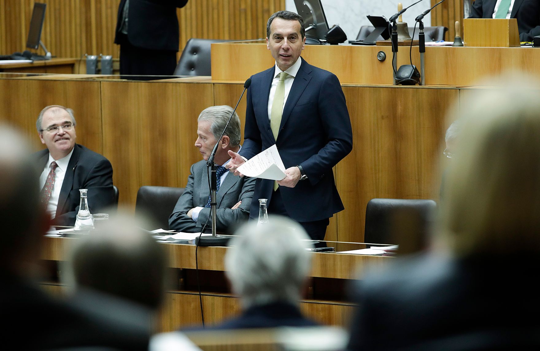 Am 31. J&auml;nner 2017 stellte Bundeskanzler Christian Kern (r.) im Nationalrat im Parlament das Arbeitsprogramm der Bundesregierung vor. Im Bild mit Justizminister Wolfgang Brandstetter (l.) und Vizekanzler und Bundesminister Reinhold Mitterlehner (m.).