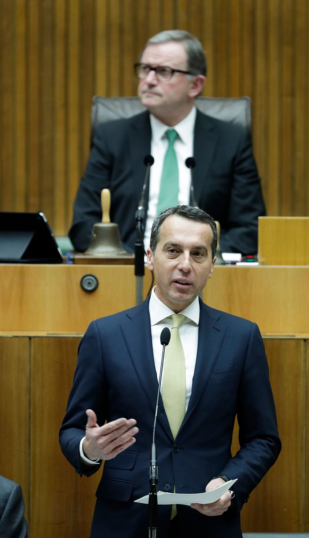 Am 31. J&auml;nner 2017 stellte Bundeskanzler Christian Kern (u.) im Nationalrat im Parlament das Arbeitsprogramm der Bundesregierung vor. Im Bild mit dem 2. Nationalratspr&auml;sidenten Karl-Heinz Kopf (o.).