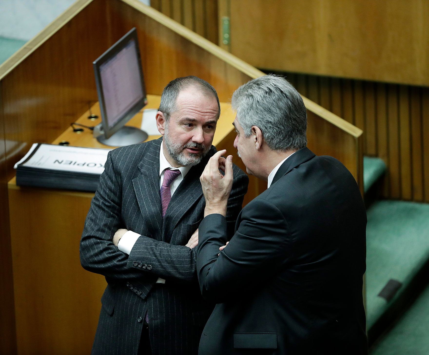 Am 31. J&auml;nner 2017 stellte Bundeskanzler Christian Kern im Nationalrat im Parlament das Arbeitsprogramm der Bundesregierung vor. Im Bild mit Kanzleramtsminister Thomas Drozda (l.) mit Finanzminister Hans J&ouml;rg Schelling (r.).