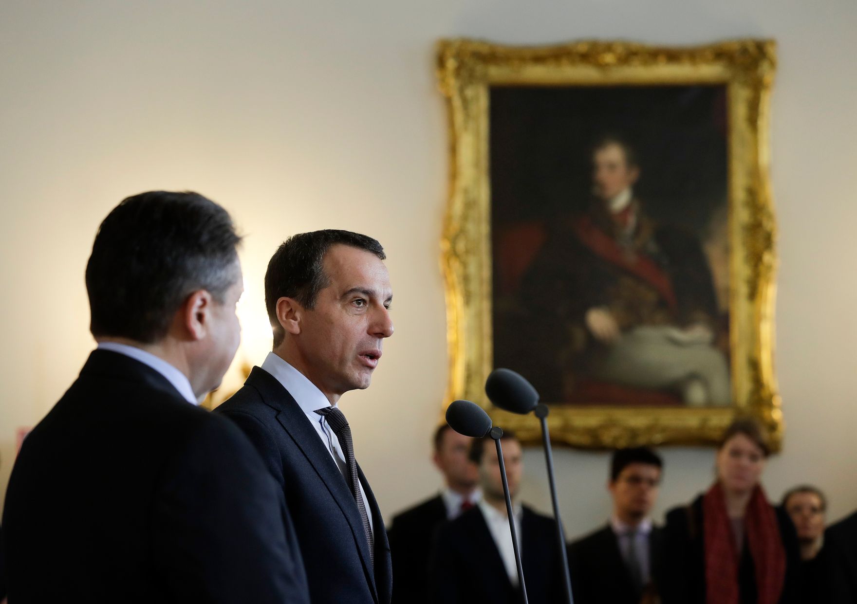 Am 27. Februar 2017 empfing Bundeskanzler Christian Kern (r.) den deutschem Vizekanzler und Au&szlig;enminister Sigmar Gabriel (l.) zu einem Arbeitsgespr&auml;ch im Bundeskanzleramt. Im Anschluss fand ein Pressestatement statt.