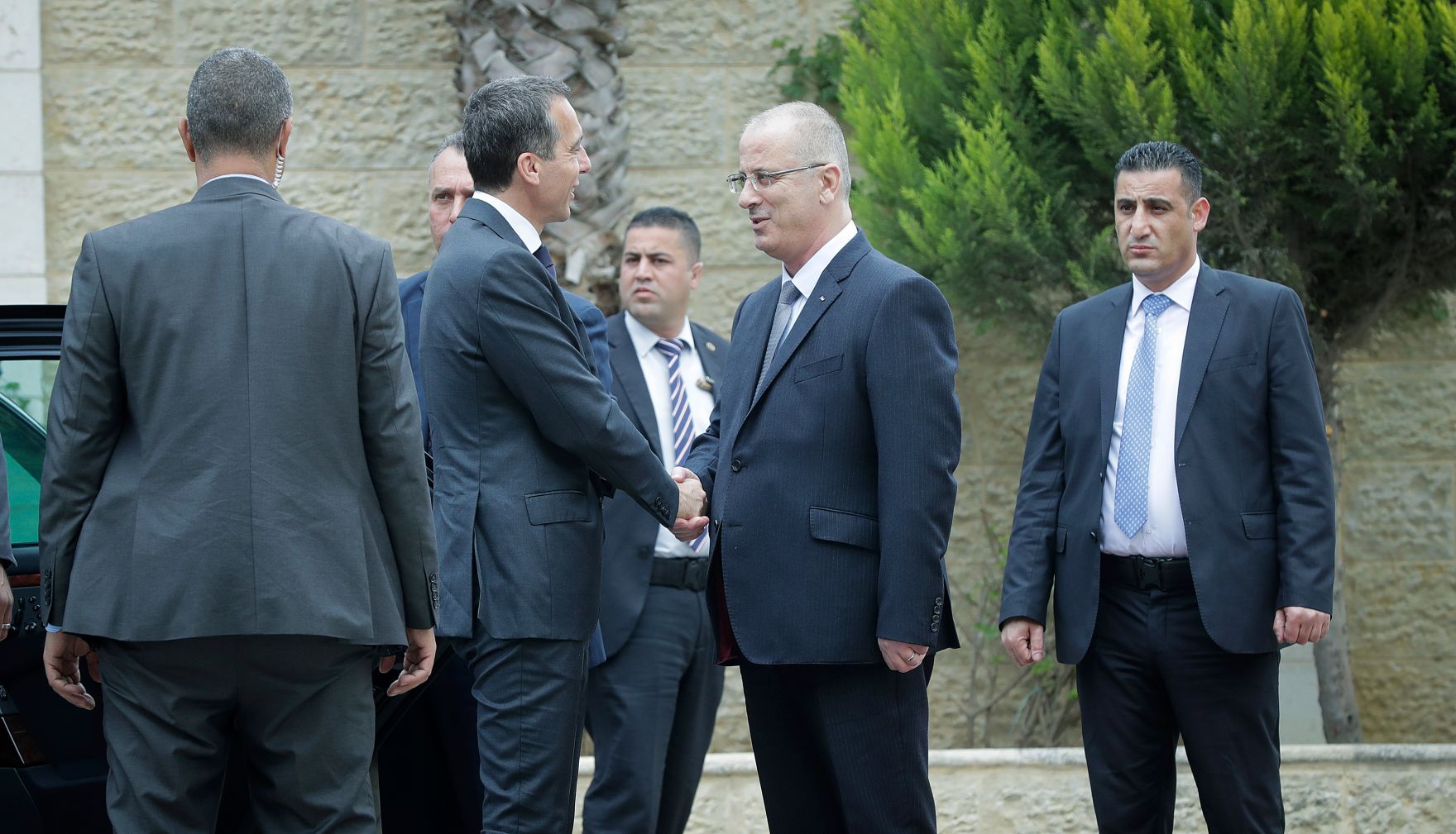 Am 23. April 2017 besuchte Bundeskanzler Christian Kern (l.) das Land Israel. Im Bild mit dem Premierminister von Pal&auml;stina Rami Hamdallah (r.).