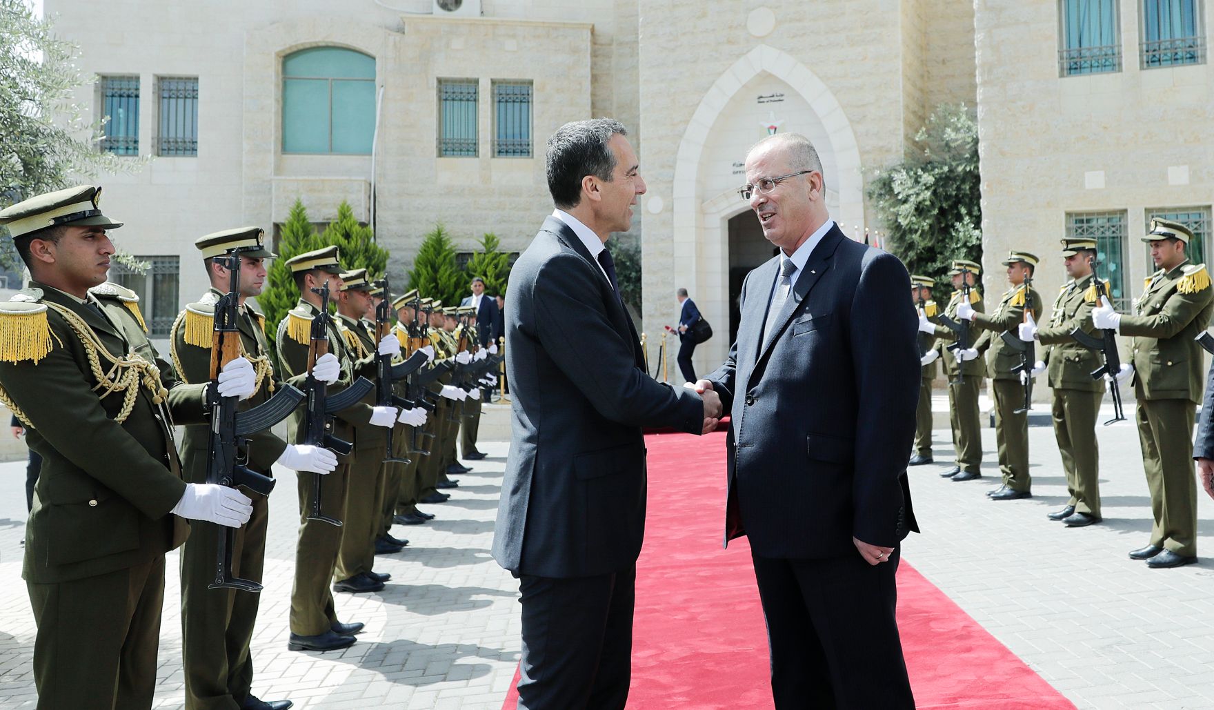 Am 23. April 2017 besuchte Bundeskanzler Christian Kern (l.) das Land Israel. Im Bild mit dem Premierminister von Pal&auml;stina Rami Hamdallah (r.).
