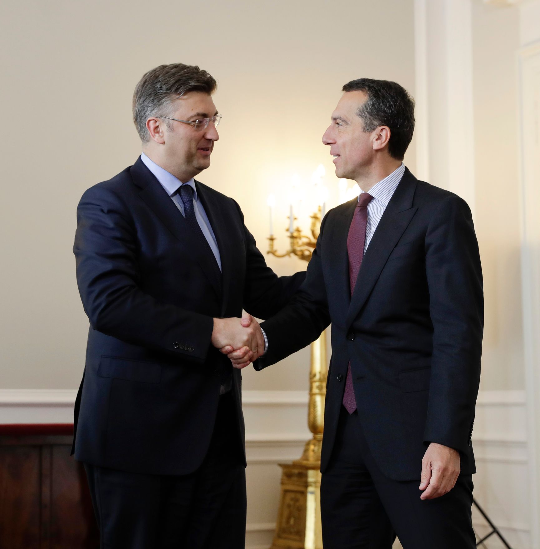 Am 5. Mai 2017 empfing Bundeskanzler Christian Kern (r.) den kroatischen Premierminister Andrej Plenković (l.) zu einem Gespr&auml;ch im Bundeskanzleramt.