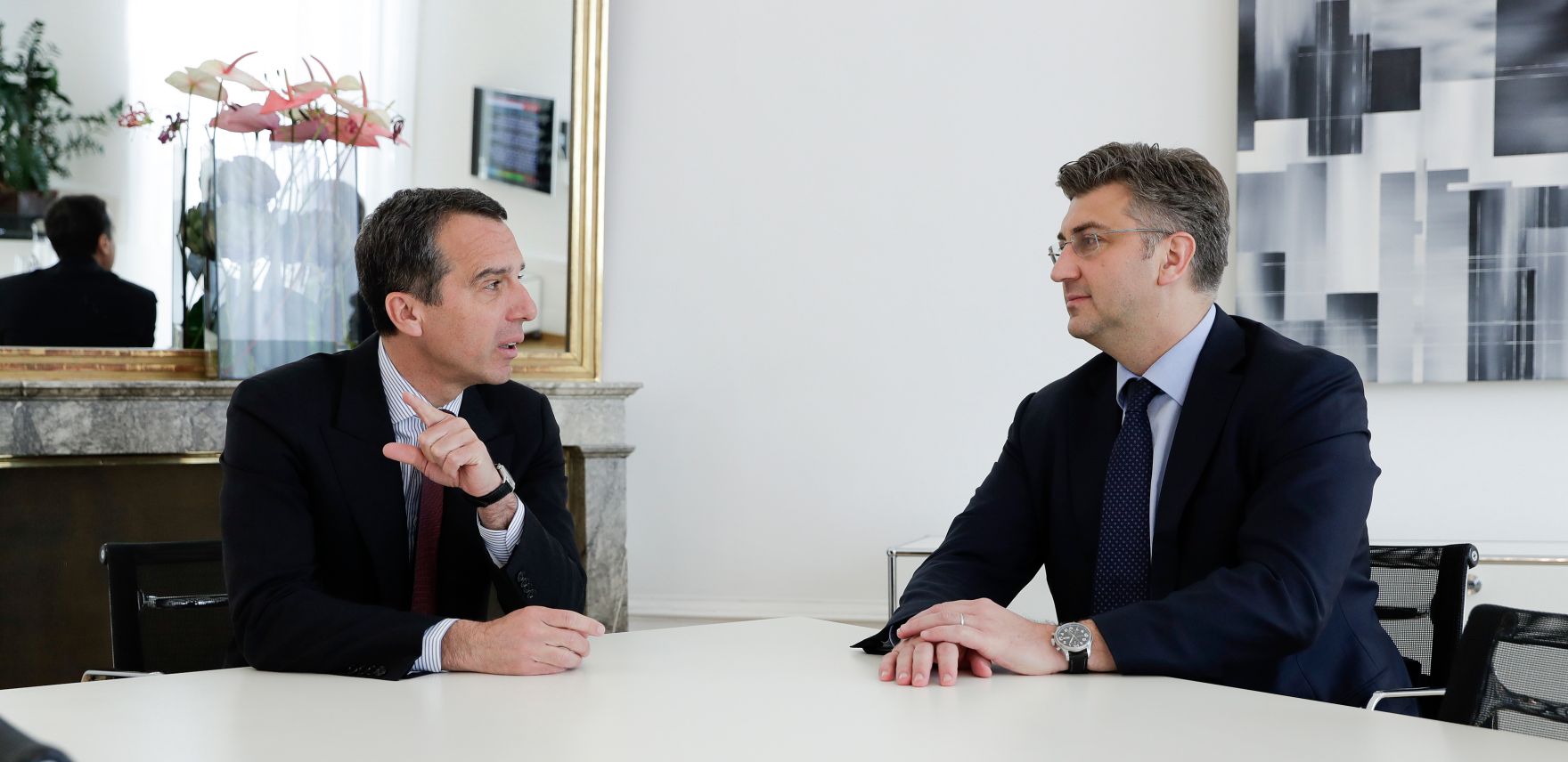 Am 5. Mai 2017 empfing Bundeskanzler Christian Kern (l.) den kroatischen Premierminister Andrej Plenković (r.) zu einem Gespr&auml;ch im Bundeskanzleramt.
