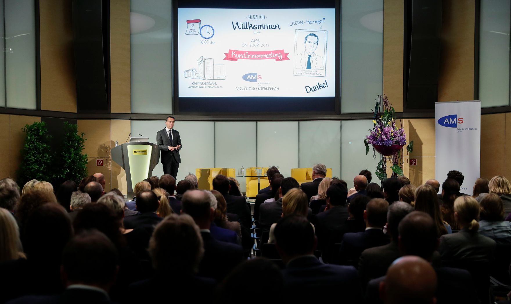 Am 9. Mai 2017 diskutierte Bundeskanzler Christian Kern (im Bild) mit Wiener Unternehmen im Rahmen der AMS on Tour.