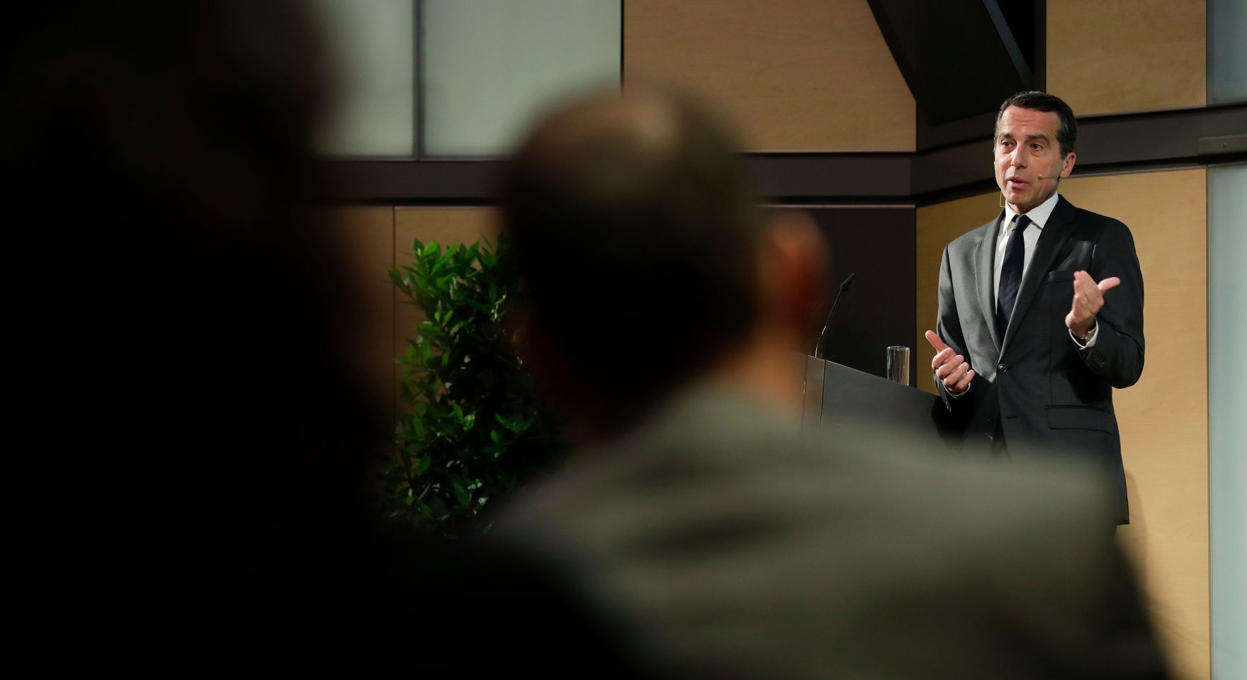 Am 9. Mai 2017 diskutierte Bundeskanzler Christian Kern (im Bild) mit Wiener Unternehmen im Rahmen der AMS on Tour.