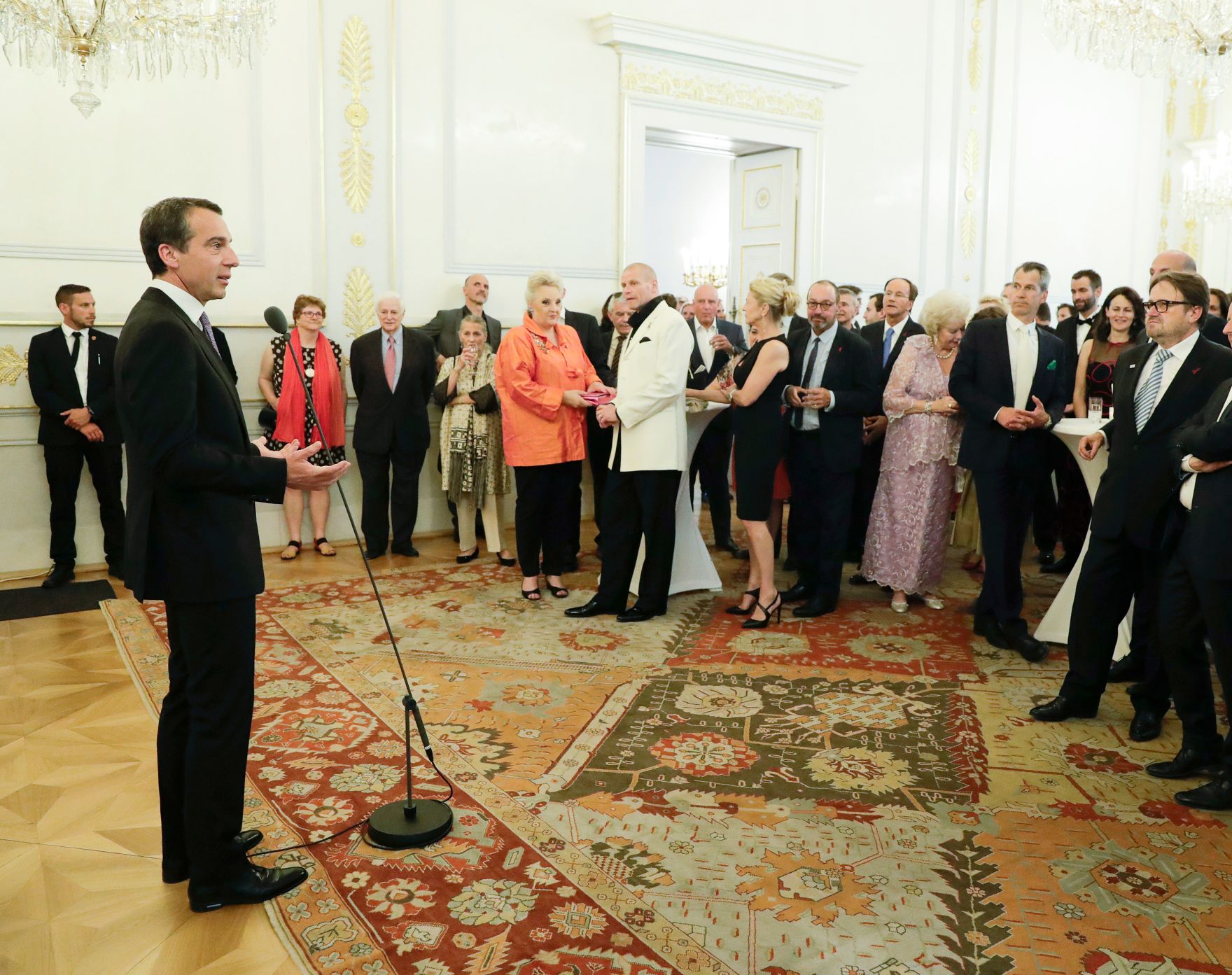 Am 6. Juni 2017 gab Bundeskanzler Christian Kern (l.) einen Empfang anl&auml;sslich "Konzert im Burgtheater Life-Ball".